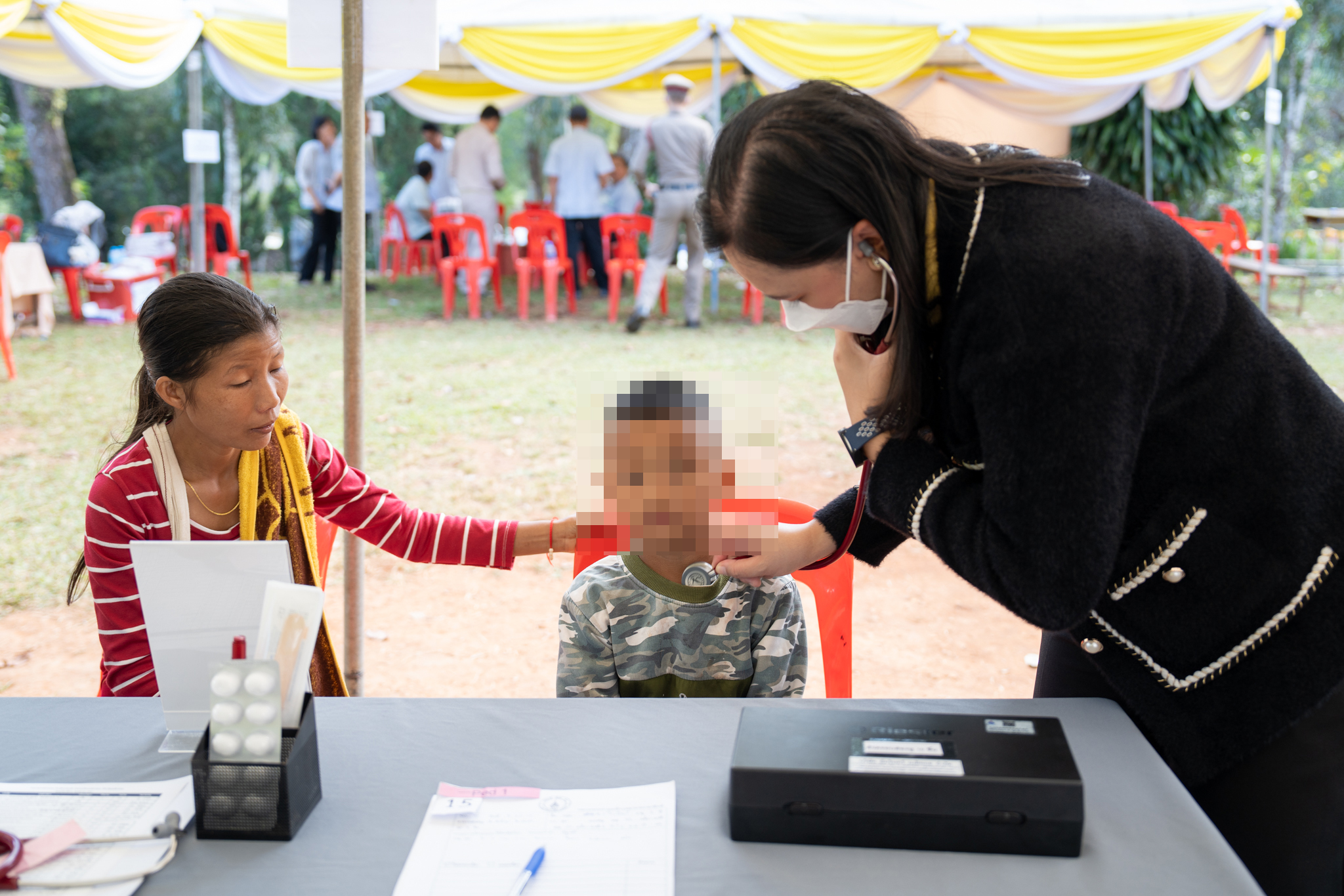 คณะแพทยศาสตร์โรงพยาบาลรามาธิบดี มหาวิทยาลัยมหิดล ร่วมกับ สำนักงานองคมนตรี ออกหน่วยแพทย์เคลื่อนที่ ในโครงการ “สืบสานพระราชปณิธาน” ณ โรงเรียนร่มเกล้าปางตอง ในโครงการตามพระราชดำริ อำเภอเมืองแม่ฮ่องสอน จังหวัดแม่ฮ่องสอน