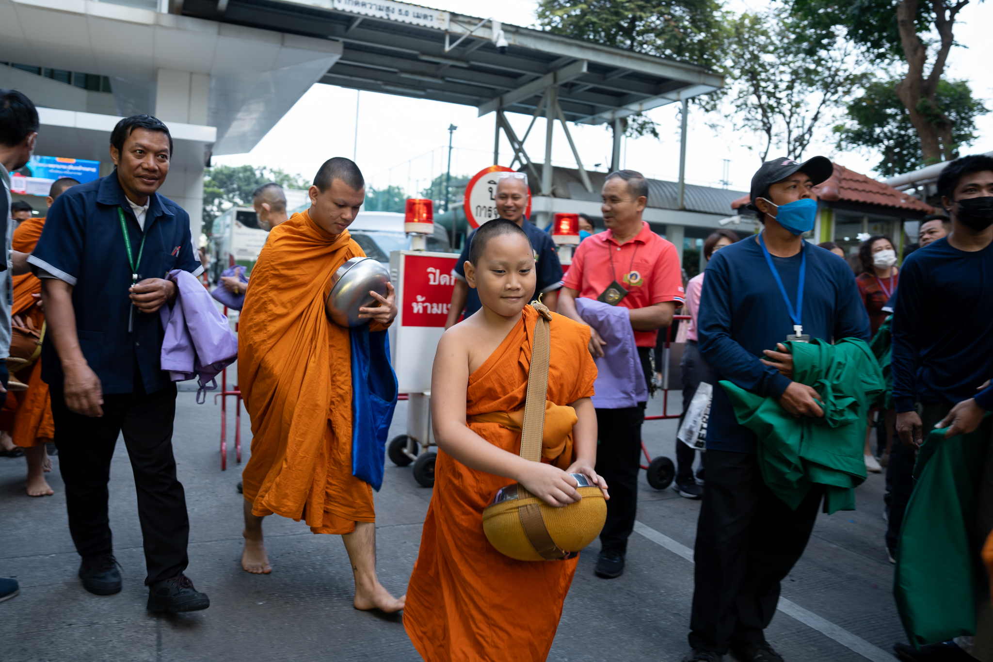 พิธีทำบุญตักบาตรเนื่องในโอกาสส่งท้ายปีเก่าต้อนรับปีใหม่ 2568 พิธีทำบุญตักบาตรเนื่องในโอกาสส่งท้ายปีเก่าต้อนรับปีใหม่ 2568
