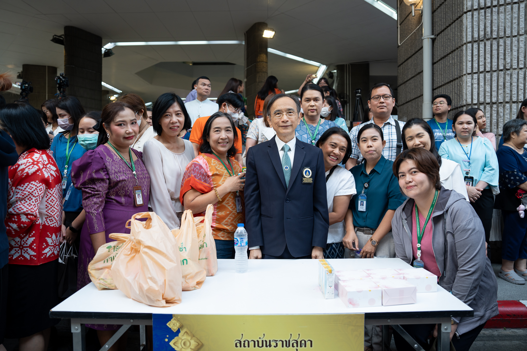 พิธีทำบุญตักบาตรเนื่องในโอกาสส่งท้ายปีเก่าต้อนรับปีใหม่ 2568 พิธีทำบุญตักบาตรเนื่องในโอกาสส่งท้ายปีเก่าต้อนรับปีใหม่ 2568