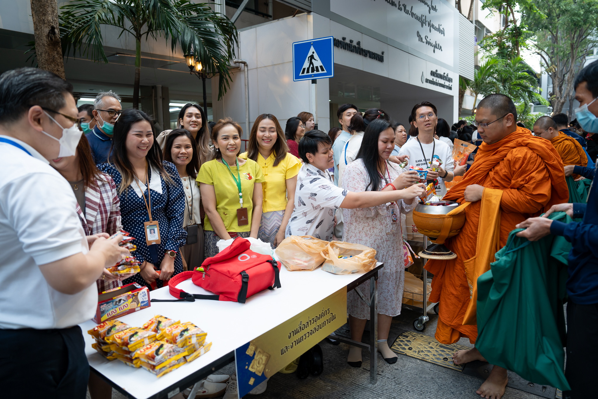 พิธีทำบุญตักบาตรเนื่องในโอกาสส่งท้ายปีเก่าต้อนรับปีใหม่ 2568 พิธีทำบุญตักบาตรเนื่องในโอกาสส่งท้ายปีเก่าต้อนรับปีใหม่ 2568