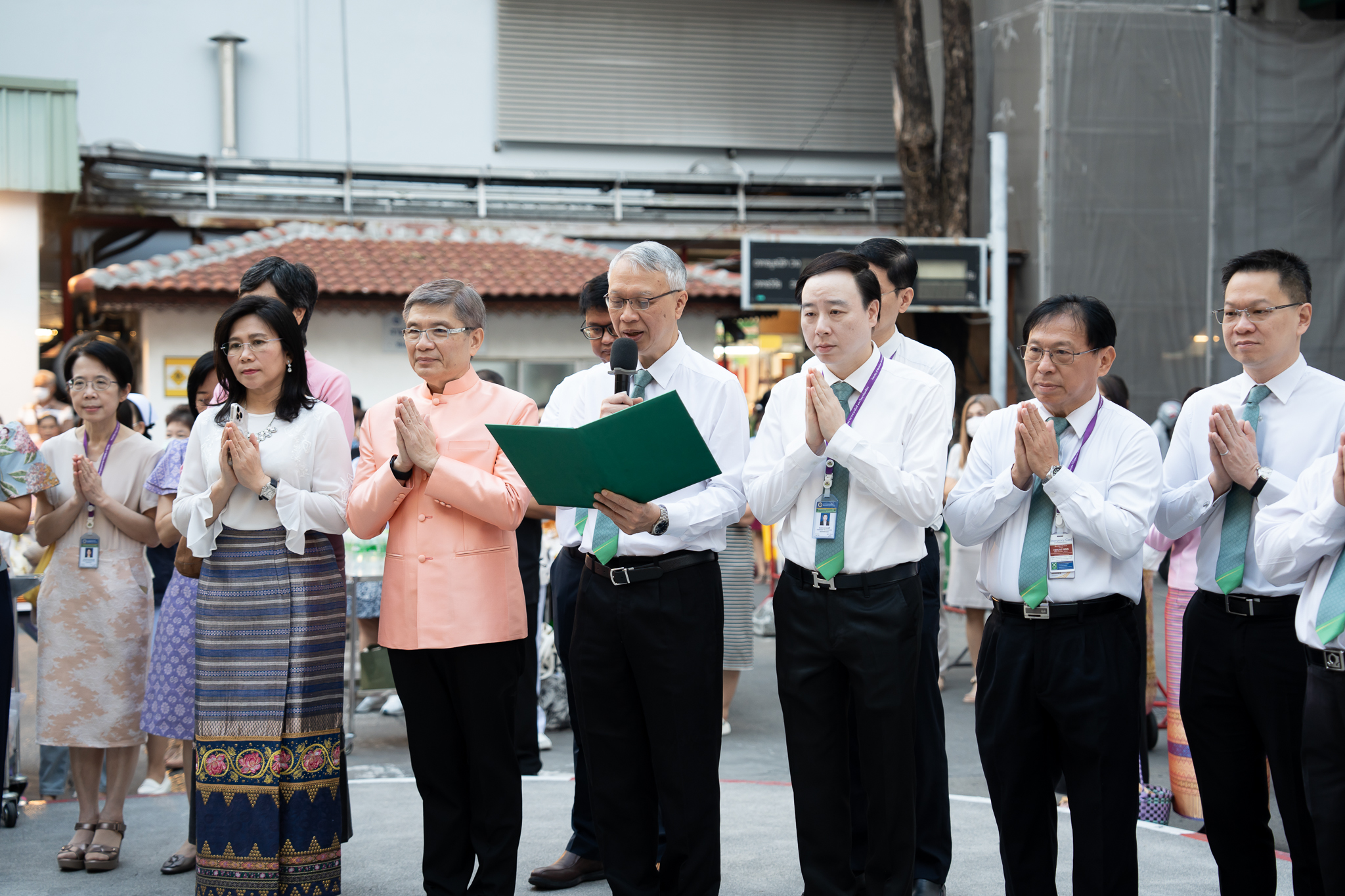 พิธีทำบุญตักบาตรเนื่องในโอกาสส่งท้ายปีเก่าต้อนรับปีใหม่ 2568 พิธีทำบุญตักบาตรเนื่องในโอกาสส่งท้ายปีเก่าต้อนรับปีใหม่ 2568