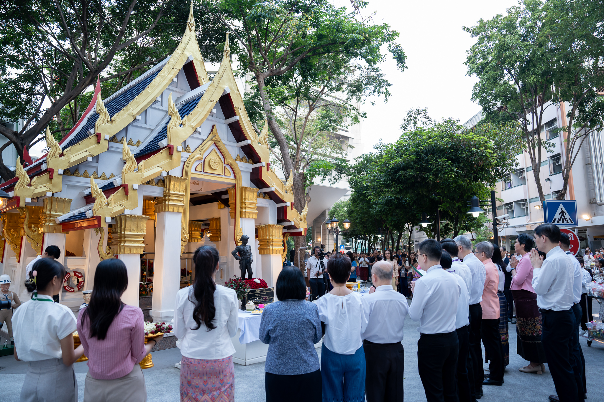 พิธีทำบุญตักบาตรเนื่องในโอกาสส่งท้ายปีเก่าต้อนรับปีใหม่ 2568 พิธีทำบุญตักบาตรเนื่องในโอกาสส่งท้ายปีเก่าต้อนรับปีใหม่ 2568
