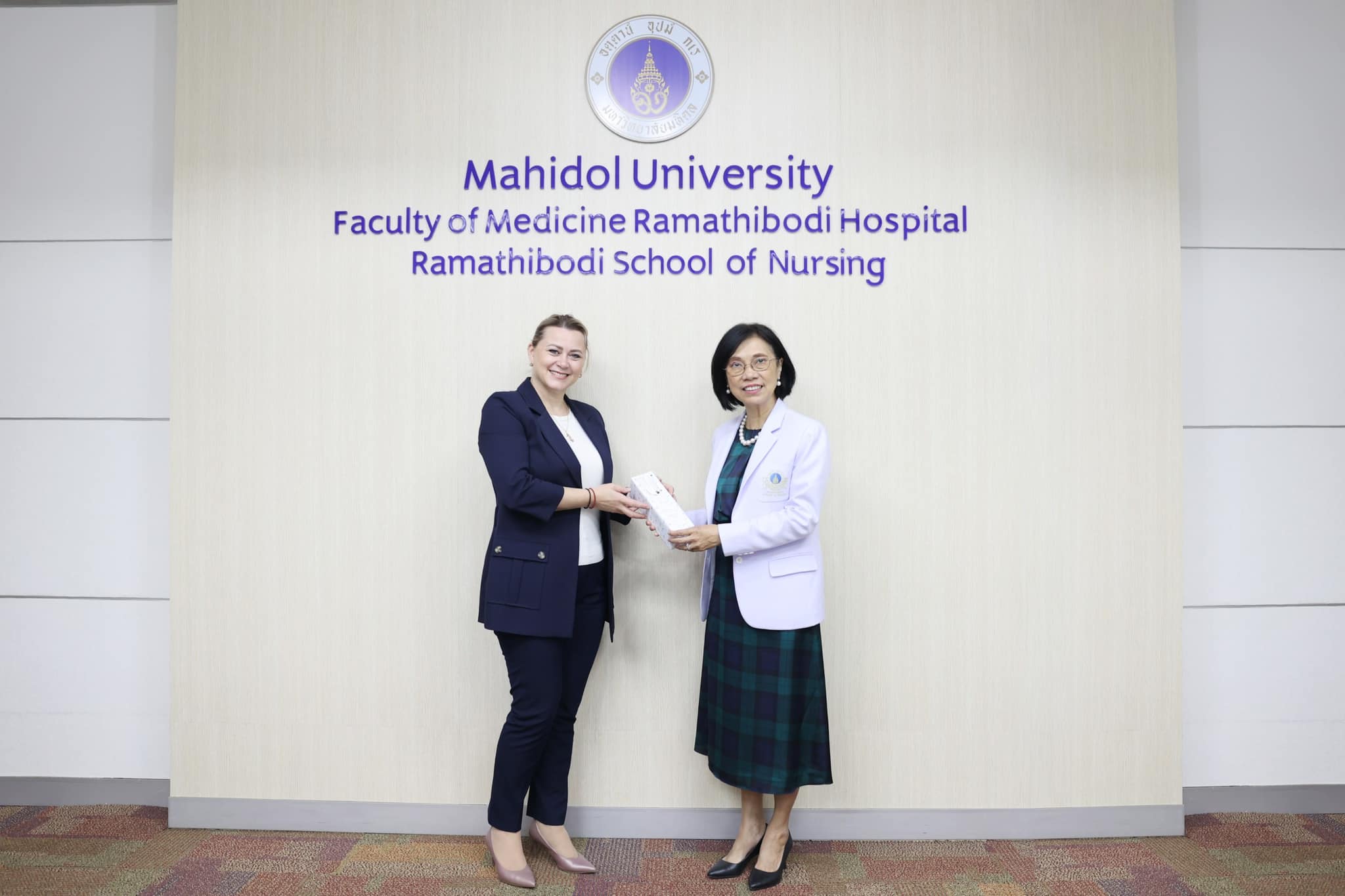 คณะผู้บริหาร โรงเรียนพยาบาลรามาธิบดี คณะแพทยศาสตร์โรงพยาบาลรามาธิบดี มหาวิทยาลัยมหิดล ให้การต้อนรับ คณะผู้บริหาร จาก Luxembourg Development Agency ราชรัฐลักเซมเบิร์ก คณะผู้บริหาร โรงเรียนพยาบาลรามาธิบดี คณะแพทยศาสตร์โรงพยาบาลรามาธิบดี มหาวิทยาลัยมหิดล ให้การต้อนรับ คณะผู้บริหาร จาก Luxembourg Development Agency ราชรัฐลักเซมเบิร์ก