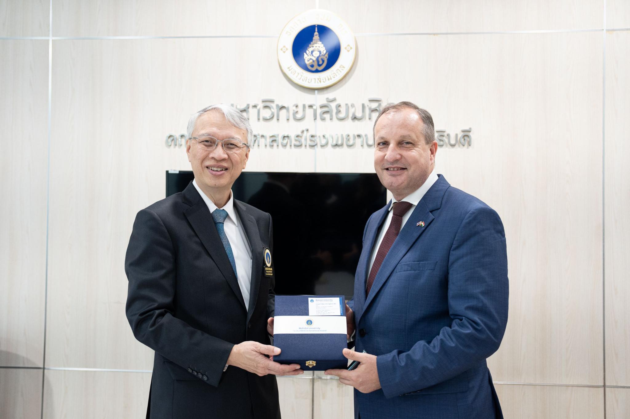 คณะฯ ร่วมให้การต้อนรับเอกอัครราชทูตฮังการีประจำประเทศไทย ในโอกาสเข้าเยี่ยมคารวะและหารือในประเด็นความร่วมมือที่เป็นไปได้ในอนาคต คณะฯ ร่วมให้การต้อนรับเอกอัครราชทูตฮังการีประจำประเทศไทย ในโอกาสเข้าเยี่ยมคารวะและหารือในประเด็นความร่วมมือที่เป็นไปได้ในอนาคต