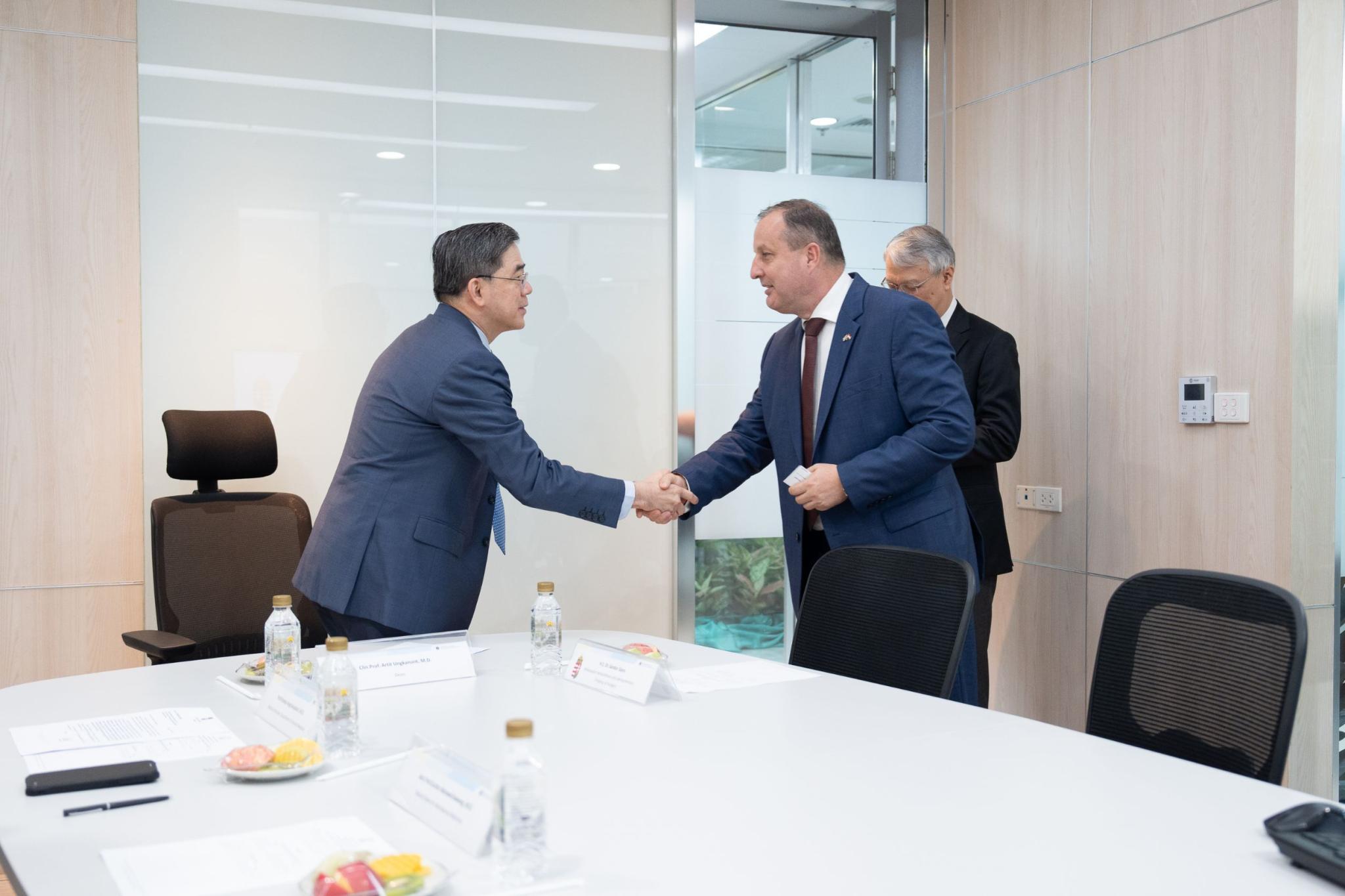 คณะฯ ร่วมให้การต้อนรับเอกอัครราชทูตฮังการีประจำประเทศไทย ในโอกาสเข้าเยี่ยมคารวะและหารือในประเด็นความร่วมมือที่เป็นไปได้ในอนาคต คณะฯ ร่วมให้การต้อนรับเอกอัครราชทูตฮังการีประจำประเทศไทย ในโอกาสเข้าเยี่ยมคารวะและหารือในประเด็นความร่วมมือที่เป็นไปได้ในอนาคต