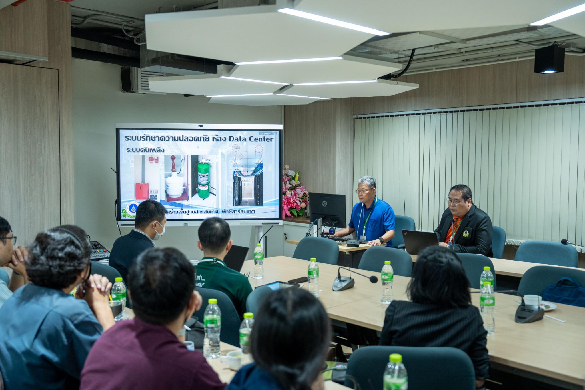 รองคณบดีฝ่ายสารสนเทศ และคณะเจ้าหน้าที่ฝ่ายสารสนเทศ ร่วมให้การต้อนรับ คณะดูงานจากฝ่ายสารสนเทศ คณะแพทยศาสตร์ศิริราชพยาบาล มหาวิทยาลัยมหิดล ในโอกาสเข้าศึกษาดูงานระบบสารสนเทศโรงพยาบาล