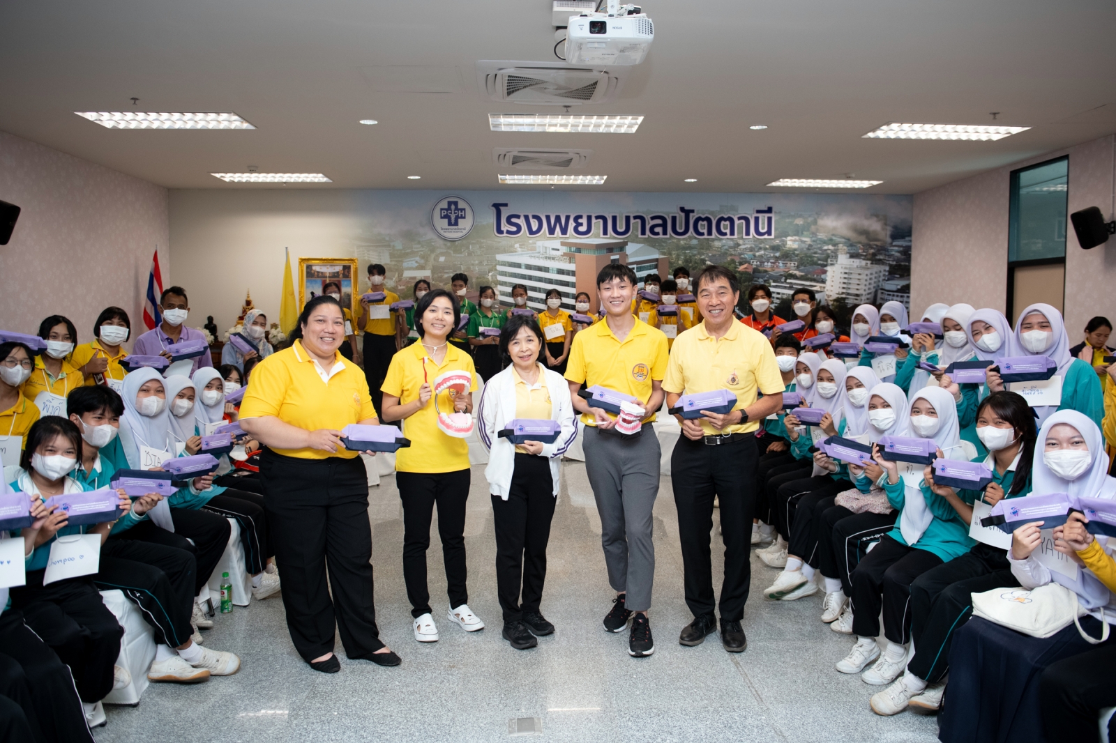 โครงการ “ราษฎรสุขใจ พลานามัยสมบูรณ์ แพทย์พระราชทาน” โดยสํานักงานทรัพย์สินพระมหากษัตริย์ ร่วมกับ คณะแพทยศาสตร์โรงพยาบาลรามาธิบดี มหาวิทยาลัยมหิดล และหน่วยงานภาคี ณ โรงพยาบาลปัตตานี จังหวัดปัตตานี โครงการ “ราษฎรสุขใจ พลานามัยสมบูรณ์ แพทย์พระราชทาน” โดยสํานักงานทรัพย์สินพระมหากษัตริย์ ร่วมกับ คณะแพทยศาสตร์โรงพยาบาลรามาธิบดี มหาวิทยาลัยมหิดล และหน่วยงานภาคี ณ โรงพยาบาลปัตตานี จังหวัดปัตตานี