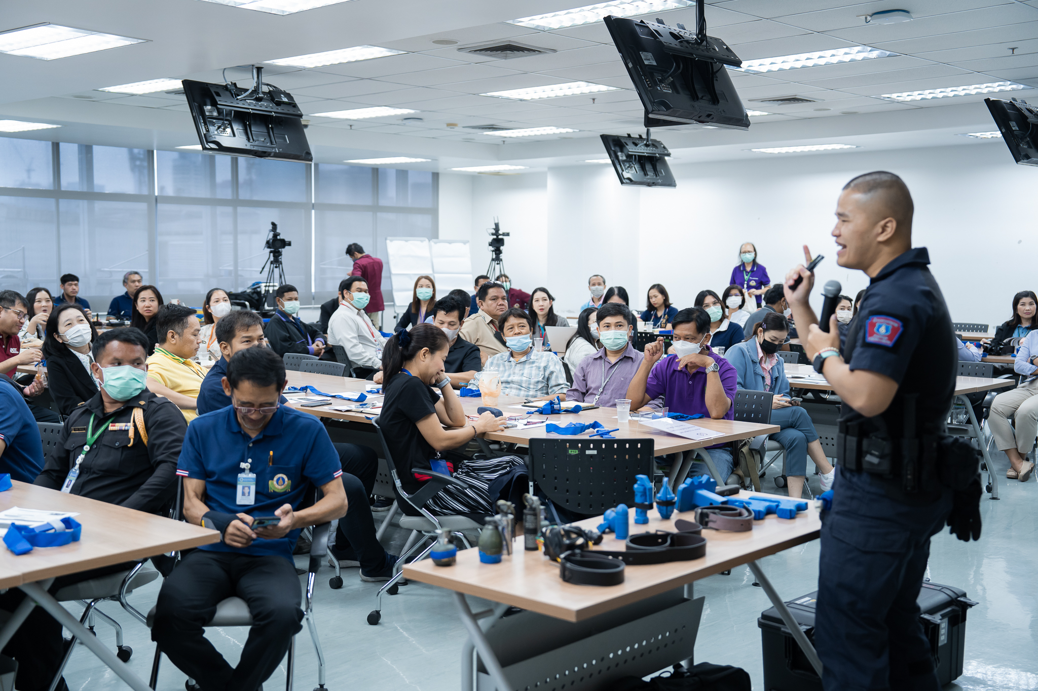 การอบรมเชิงปฏิบัติการ เรื่อง การจัดการ การตอบโต้สถานการณ์กราดยิง (Active Shooter) และจัดทำแผนความต่อเนื่องในการดำเนินงาน (BCP) พื้นที่พญาไท ประจำปีงบประมาณ พ.ศ. 2567 การอบรมเชิงปฏิบัติการ เรื่อง การจัดการ การตอบโต้สถานการณ์กราดยิง (Active Shooter) และจัดทำแผนความต่อเนื่องในการดำเนินงาน (BCP) พื้นที่พญาไท ประจำปีงบประมาณ พ.ศ. 2567