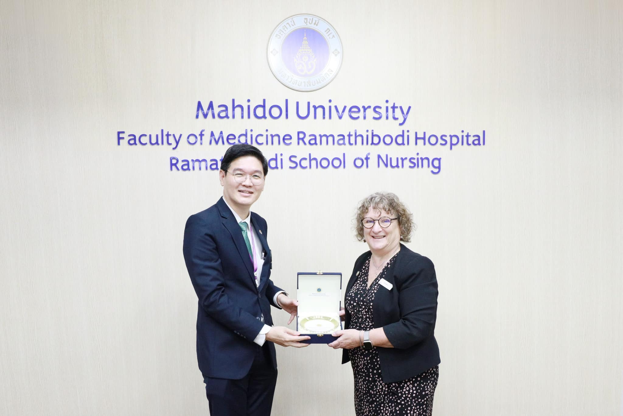 โรงเรียนพยาบาลรามาธิบดี คณะแพทยศาสตร์โรงพยาบาลรามาธิบดี มหาวิทยาลัยมหิดล ให้การต้อนรับ Prof. Karen Nelson, Provost จาก University of Southern Queensland เครือรัฐออสเตรเลีย โรงเรียนพยาบาลรามาธิบดี คณะแพทยศาสตร์โรงพยาบาลรามาธิบดี มหาวิทยาลัยมหิดล ให้การต้อนรับ Prof. Karen Nelson, Provost จาก University of Southern Queensland เครือรัฐออสเตรเลีย