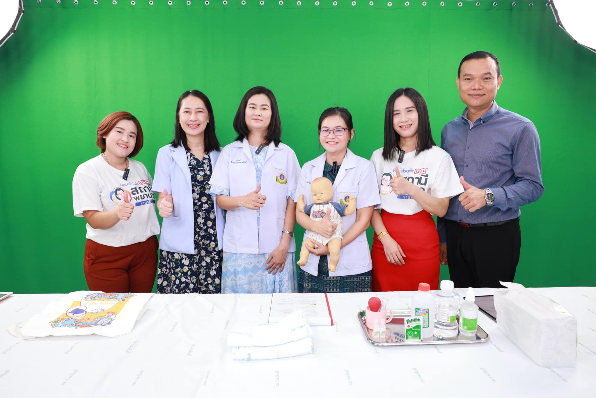 โรงเรียนพยาบาลรามาธิบดี คณะแพทยศาสตร์โรงพยาบาลรามาธิบดี มหาวิทยาลัยมหิดล จัดรายการ “สถานีพยาบาล“ EP.3 “ล้างจมูก..รู้วิธีทำง่าย..ทั้งเด็กและผู้ใหญ่” โรงเรียนพยาบาลรามาธิบดี คณะแพทยศาสตร์โรงพยาบาลรามาธิบดี มหาวิทยาลัยมหิดล จัดรายการ “สถานีพยาบาล“ EP.3 “ล้างจมูก..รู้วิธีทำง่าย..ทั้งเด็กและผู้ใหญ่”