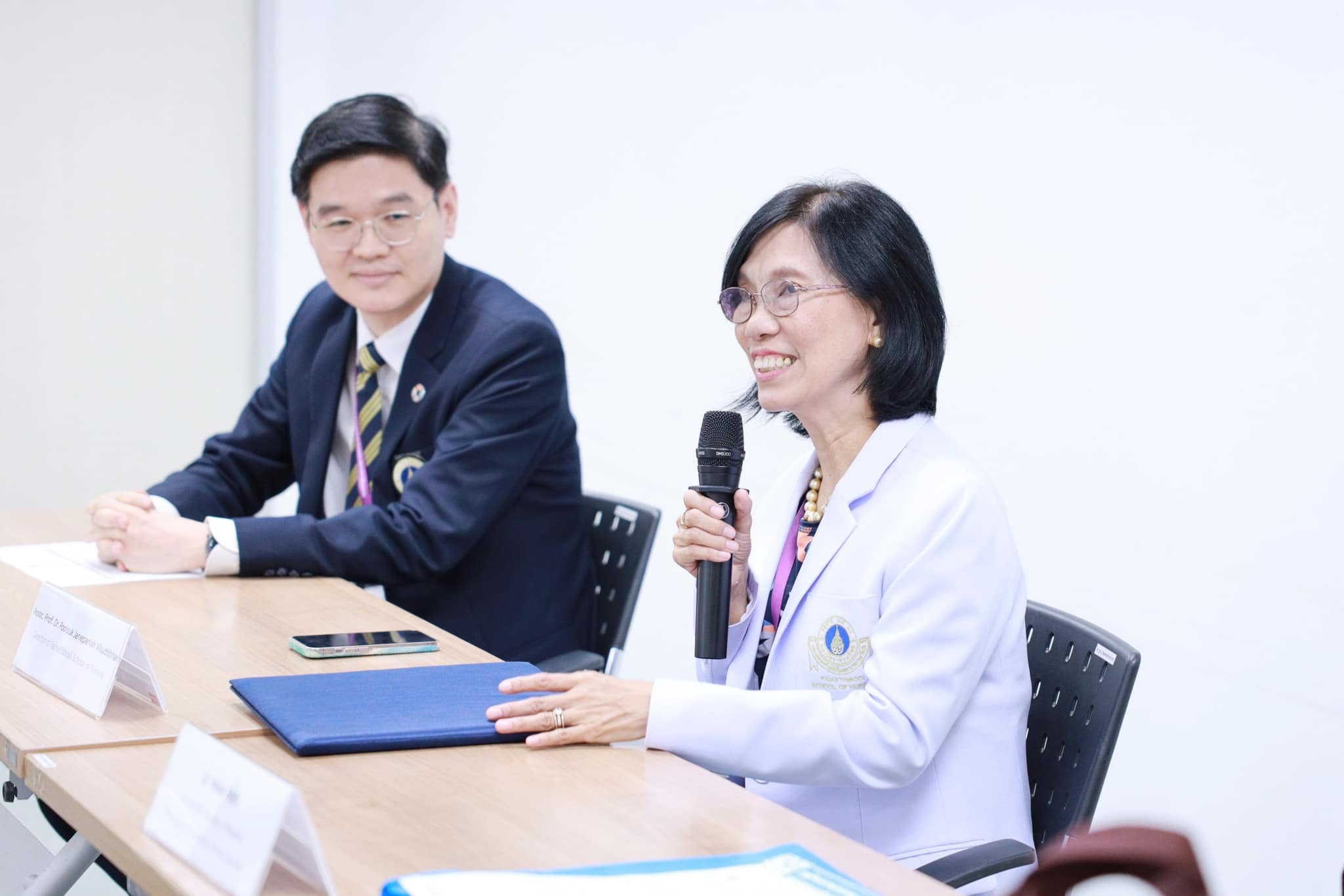 โรงเรียนพยาบาลรามาธิบดี คณะแพทยศาสตร์โรงพยาบาลรามาธิบดี มหาวิทยาลัยมหิดล ให้การต้อนรับ Dr. Heike Roth และนักศึกษาหลักสูตรการผดุงครรภ์จาก University of Technology Sydney เครือรัฐออสเตรเลีย โรงเรียนพยาบาลรามาธิบดี คณะแพทยศาสตร์โรงพยาบาลรามาธิบดี มหาวิทยาลัยมหิดล ให้การต้อนรับ Dr. Heike Roth และนักศึกษาหลักสูตรการผดุงครรภ์จาก University of Technology Sydney เครือรัฐออสเตรเลีย