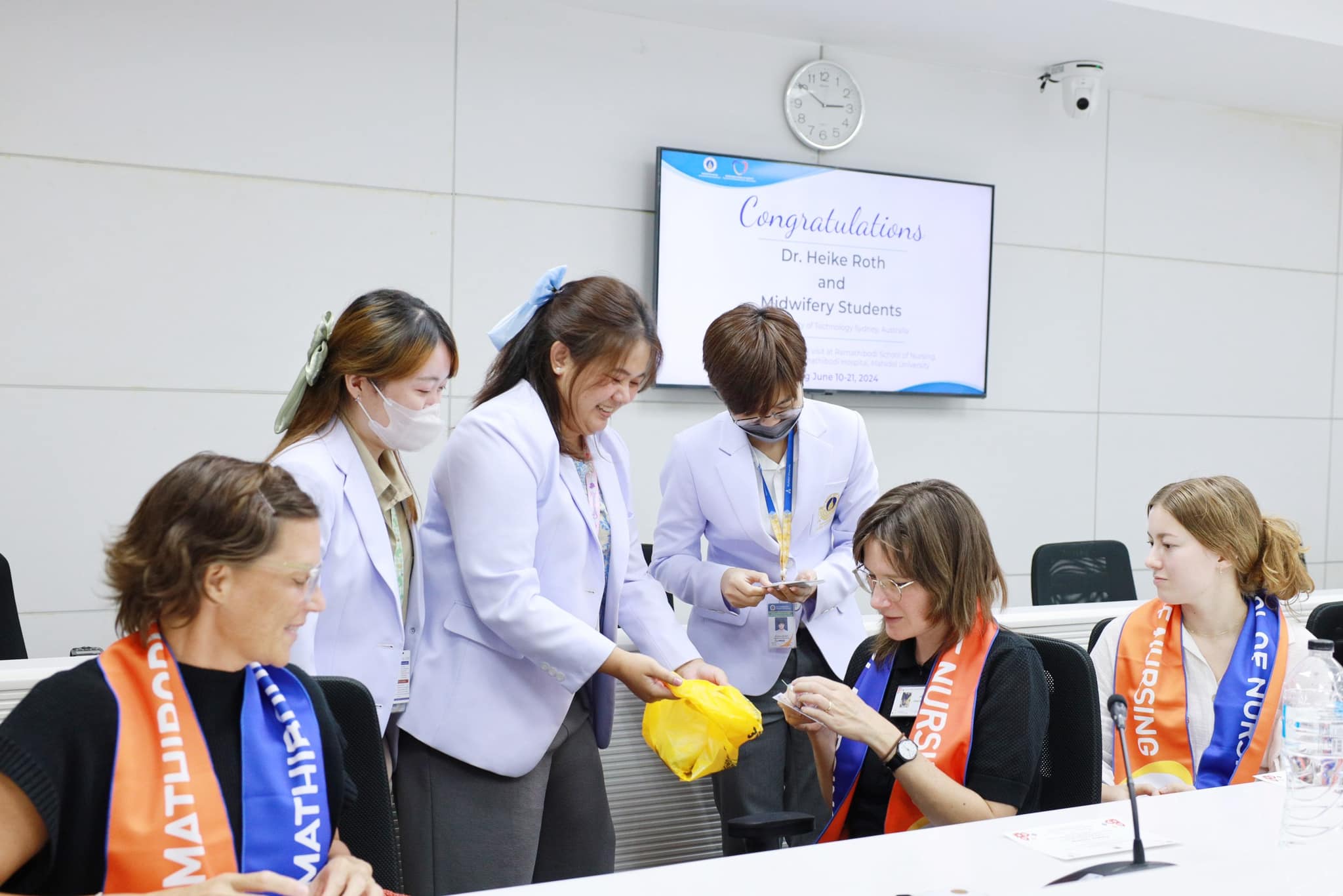 พิธีมอบประกาศนียบัตรและงานเลี้ยงอำลานักศึกษาพยาบาลแลกเปลี่ยน จาก University of Technology Sydney (UTS) เครือรัฐออสเตรเลีย
