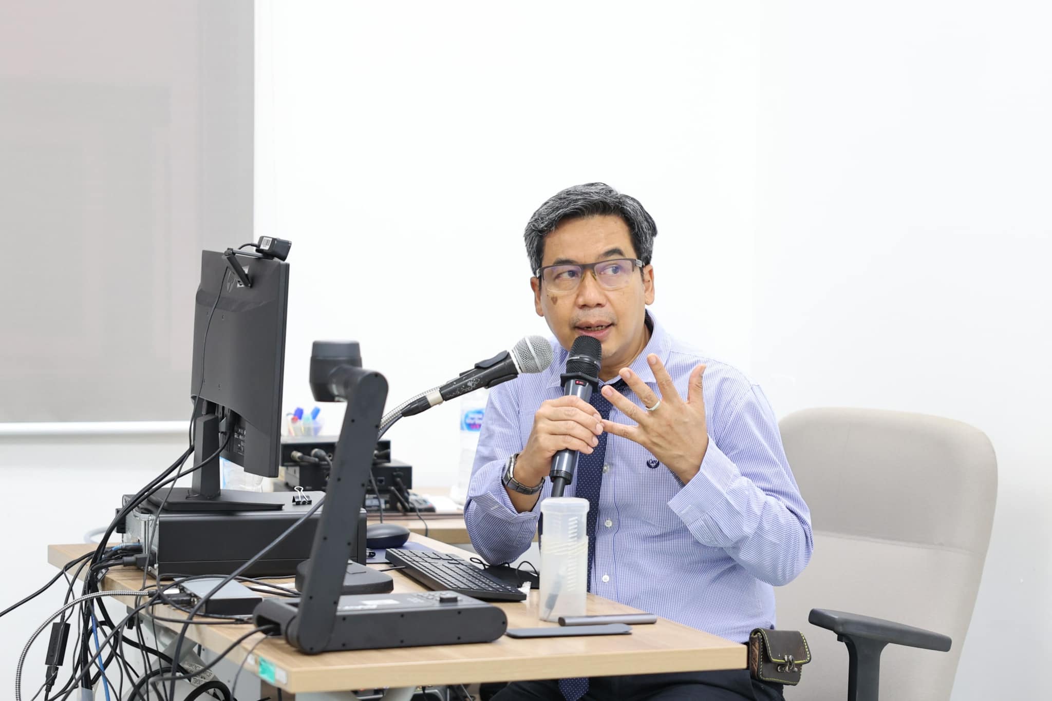 โรงเรียนพยาบาลรามาธิบดี คณะแพทยศาสตร์โรงพยาบาลรามาธิบดี มหาวิทยาลัยมหิดล จัดโครงการบรรยาย เรื่อง "กลยุทธ์การเลือกวารสารนานาชาติเพื่อการตีพิมพ์" ผ่านระบบ Hybrid โรงเรียนพยาบาลรามาธิบดี คณะแพทยศาสตร์โรงพยาบาลรามาธิบดี มหาวิทยาลัยมหิดล จัดโครงการบรรยาย เรื่อง "กลยุทธ์การเลือกวารสารนานาชาติเพื่อการตีพิมพ์" ผ่านระบบ Hybrid