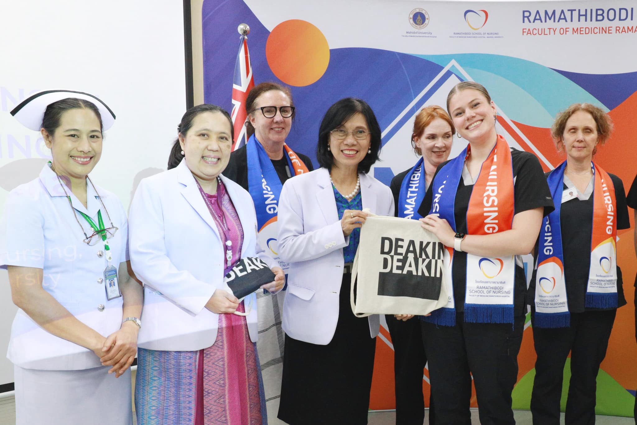 พิธีมอบประกาศนียบัตรและงานเลี้ยงอำลานักศึกษาพยาบาลแลกเปลี่ยน จาก Deakin University เครือรัฐออสเตรเลีย พิธีมอบประกาศนียบัตรและงานเลี้ยงอำลานักศึกษาพยาบาลแลกเปลี่ยน จาก Deakin University เครือรัฐออสเตรเลีย