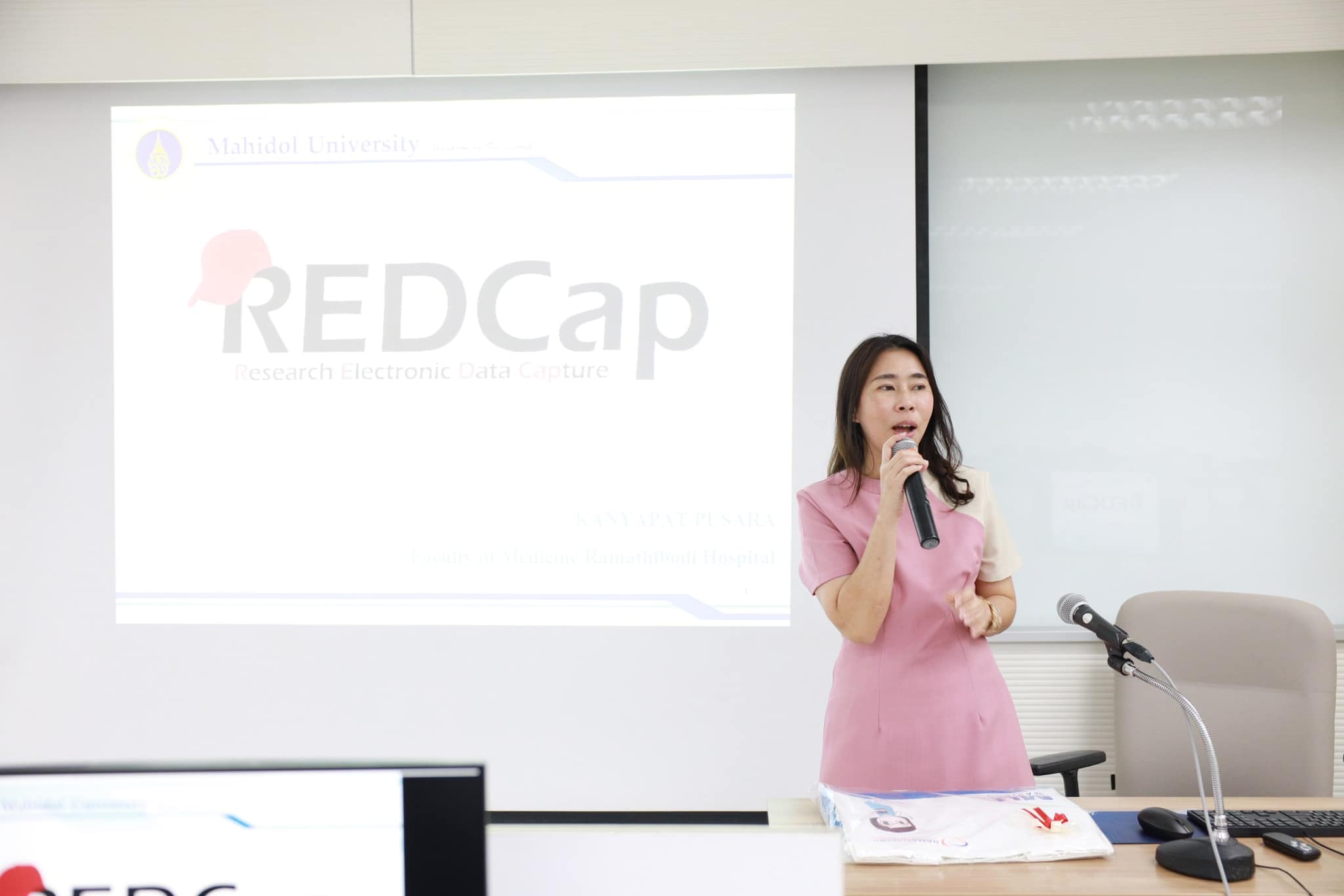 หน่วยวิจัยและนวัตกรรม งานบัณฑิตศึกษาและวิจัย โรงเรียนพยาบาลรามาธิบดี คณะแพทยศาสตร์โรงพยาบาลรามาธิบดี มหาวิทยาลัยมหิดล จัดโครงการอบรมเชิงปฏิบัติการ เรื่อง "แบบ survey REDCap คืออะไร ต่างจาก Google form อย่างไร ส่งข้อมูลจาก REDCap ไป SPSS อย่างไร้รอยต่อได้อย่างไร" ผ่านระบบ Hybrid หน่วยวิจัยและนวัตกรรม งานบัณฑิตศึกษาและวิจัย โรงเรียนพยาบาลรามาธิบดี คณะแพทยศาสตร์โรงพยาบาลรามาธิบดี มหาวิทยาลัยมหิดล จัดโครงการอบรมเชิงปฏิบัติการ เรื่อง "แบบ survey REDCap คืออะไร ต่างจาก Google form อย่างไร ส่งข้อมูลจาก REDCap ไป SPSS อย่างไร้รอยต่อได้อย่างไร" ผ่านระบบ Hybrid