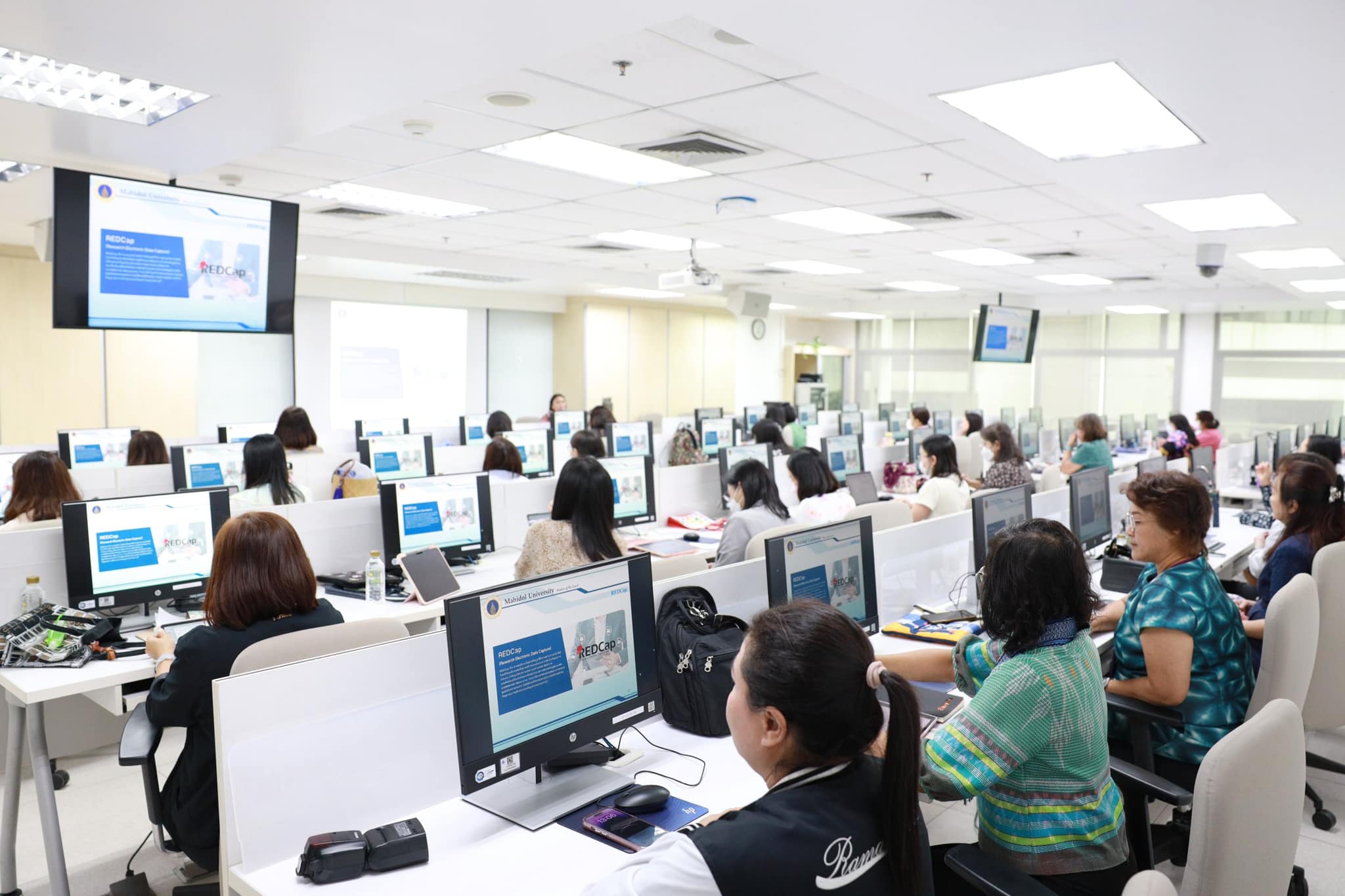 หน่วยวิจัยและนวัตกรรม งานบัณฑิตศึกษาและวิจัย โรงเรียนพยาบาลรามาธิบดี คณะแพทยศาสตร์โรงพยาบาลรามาธิบดี มหาวิทยาลัยมหิดล จัดโครงการอบรมเชิงปฏิบัติการ เรื่อง "แบบ survey REDCap คืออะไร ต่างจาก Google form อย่างไร ส่งข้อมูลจาก REDCap ไป SPSS อย่างไร้รอยต่อได้อย่างไร" ผ่านระบบ Hybrid หน่วยวิจัยและนวัตกรรม งานบัณฑิตศึกษาและวิจัย โรงเรียนพยาบาลรามาธิบดี คณะแพทยศาสตร์โรงพยาบาลรามาธิบดี มหาวิทยาลัยมหิดล จัดโครงการอบรมเชิงปฏิบัติการ เรื่อง "แบบ survey REDCap คืออะไร ต่างจาก Google form อย่างไร ส่งข้อมูลจาก REDCap ไป SPSS อย่างไร้รอยต่อได้อย่างไร" ผ่านระบบ Hybrid