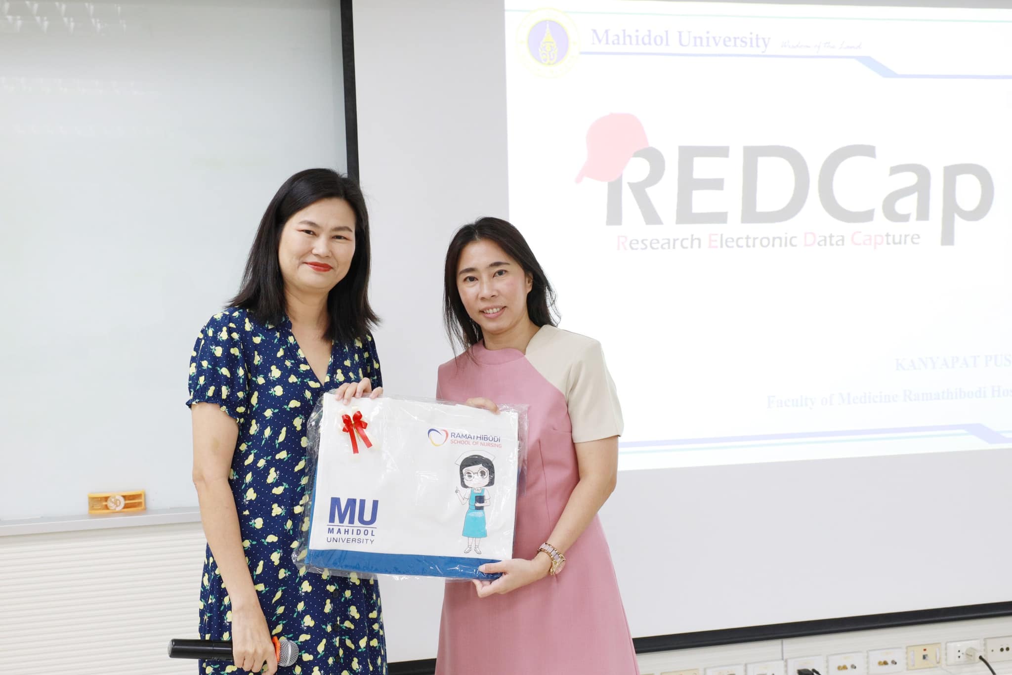 หน่วยวิจัยและนวัตกรรม งานบัณฑิตศึกษาและวิจัย โรงเรียนพยาบาลรามาธิบดี คณะแพทยศาสตร์โรงพยาบาลรามาธิบดี มหาวิทยาลัยมหิดล จัดโครงการอบรมเชิงปฏิบัติการ เรื่อง "แบบ survey REDCap คืออะไร ต่างจาก Google form อย่างไร ส่งข้อมูลจาก REDCap ไป SPSS อย่างไร้รอยต่อได้อย่างไร" ผ่านระบบ Hybrid หน่วยวิจัยและนวัตกรรม งานบัณฑิตศึกษาและวิจัย โรงเรียนพยาบาลรามาธิบดี คณะแพทยศาสตร์โรงพยาบาลรามาธิบดี มหาวิทยาลัยมหิดล จัดโครงการอบรมเชิงปฏิบัติการ เรื่อง "แบบ survey REDCap คืออะไร ต่างจาก Google form อย่างไร ส่งข้อมูลจาก REDCap ไป SPSS อย่างไร้รอยต่อได้อย่างไร" ผ่านระบบ Hybrid