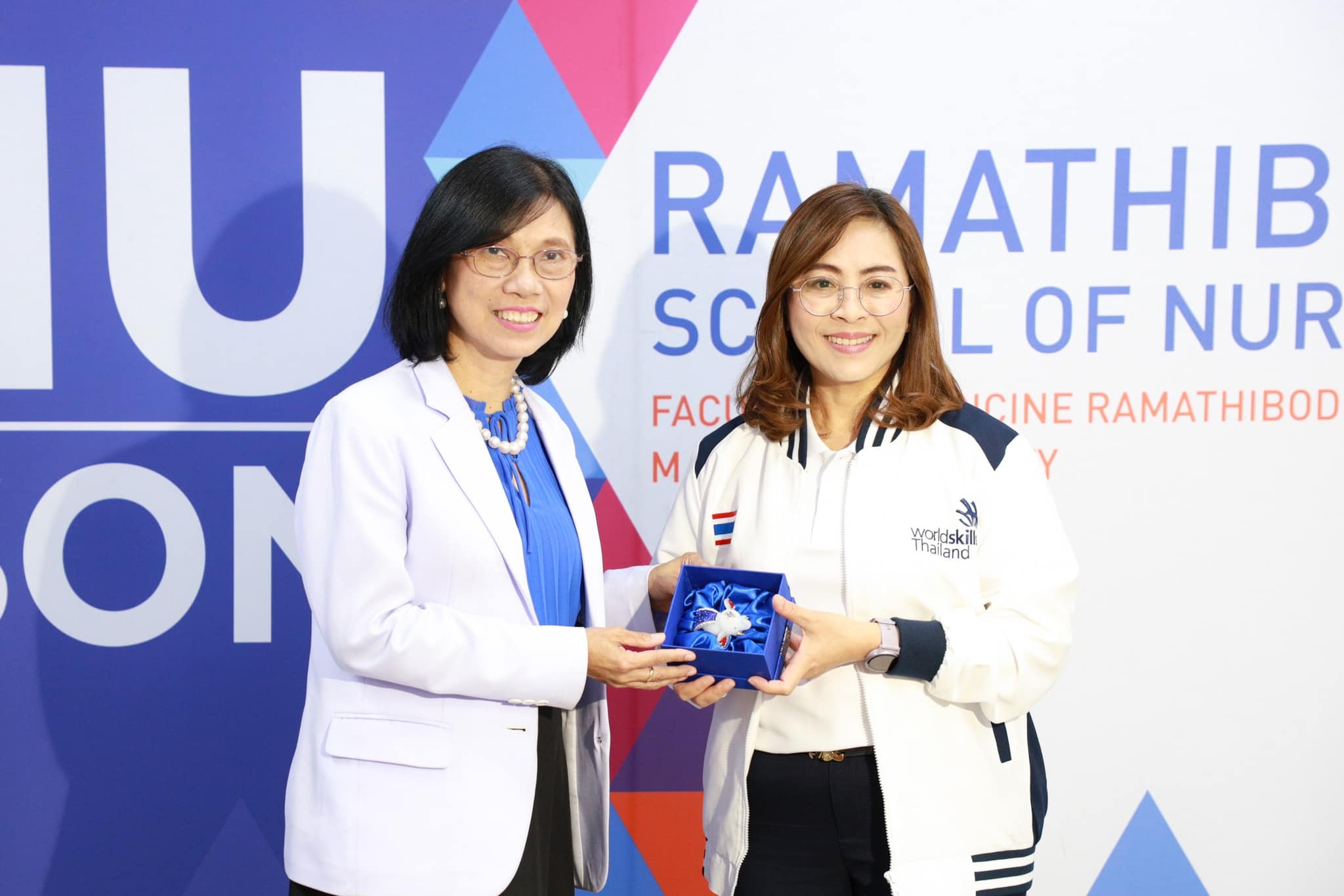 โรงเรียนพยาบาลรามาธิบดี คณะแพทยศาสตร์โรงพยาบาลรามาธิบดี มหาวิทยาลัยมหิดล นำเสนอความก้าวหน้าการเก็บตัวฝึกซ้อมตัวแทนเยาวชนของประเทศไทยเพื่อเข้าร่วมการแข่งขัน “WorldSkills Lyon 2024” โรงเรียนพยาบาลรามาธิบดี คณะแพทยศาสตร์โรงพยาบาลรามาธิบดี มหาวิทยาลัยมหิดล นำเสนอความก้าวหน้าการเก็บตัวฝึกซ้อมตัวแทนเยาวชนของประเทศไทยเพื่อเข้าร่วมการแข่งขัน “WorldSkills Lyon 2024”