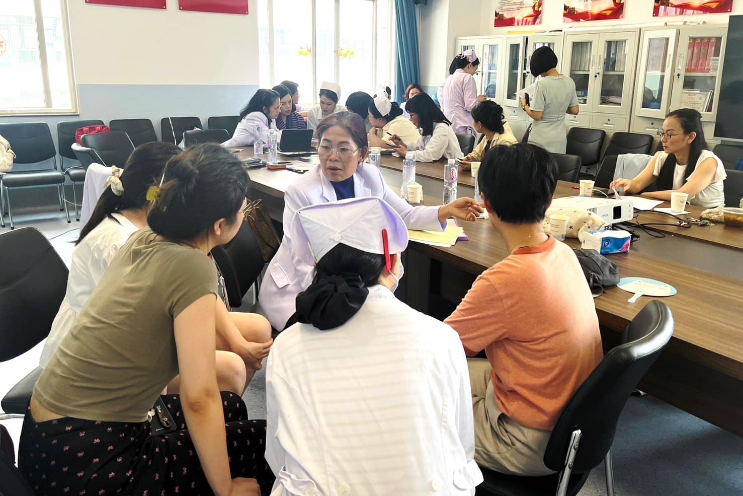 คณาจารย์ หลักสูตรพยาบาลศาสตรบัณฑิต หลักสูตรนานาชาติ เดินทางประชุมปรึกษาหารือการจัดการเรียนการสอนภาคปฏิบัติการพยาบาลและการผดุงครรภ์ ร่วมกับ “School of Nursing, Kunming Medical University” คณาจารย์ หลักสูตรพยาบาลศาสตรบัณฑิต หลักสูตรนานาชาติ เดินทางประชุมปรึกษาหารือการจัดการเรียนการสอนภาคปฏิบัติการพยาบาลและการผดุงครรภ์ ร่วมกับ “School of Nursing, Kunming Medical University”
