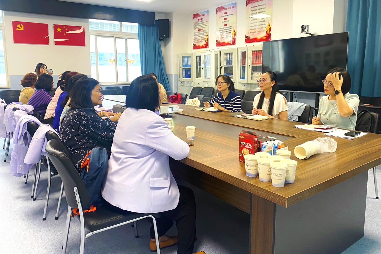คณาจารย์ หลักสูตรพยาบาลศาสตรบัณฑิต หลักสูตรนานาชาติ เดินทางประชุมปรึกษาหารือการจัดการเรียนการสอนภาคปฏิบัติการพยาบาลและการผดุงครรภ์ ร่วมกับ “School of Nursing, Kunming Medical University” คณาจารย์ หลักสูตรพยาบาลศาสตรบัณฑิต หลักสูตรนานาชาติ เดินทางประชุมปรึกษาหารือการจัดการเรียนการสอนภาคปฏิบัติการพยาบาลและการผดุงครรภ์ ร่วมกับ “School of Nursing, Kunming Medical University”