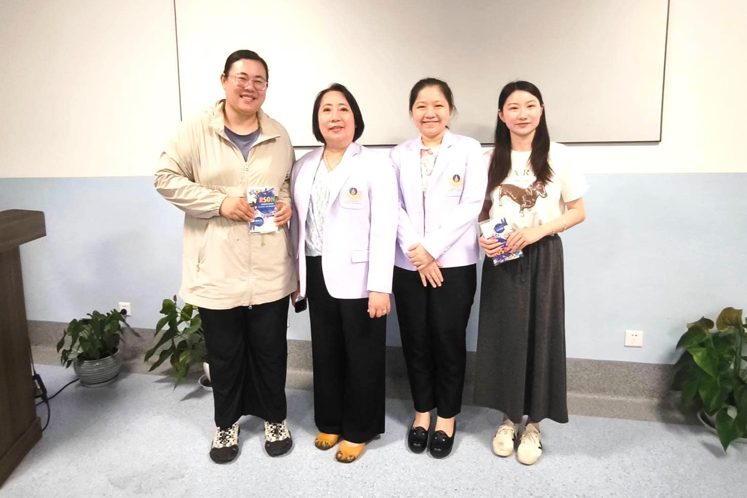 คณาจารย์ หลักสูตรพยาบาลศาสตรบัณฑิต หลักสูตรนานาชาติ เดินทางประชุมปรึกษาหารือการจัดการเรียนการสอนภาคปฏิบัติการพยาบาลและการผดุงครรภ์ ร่วมกับ “School of Nursing, Kunming Medical University” คณาจารย์ หลักสูตรพยาบาลศาสตรบัณฑิต หลักสูตรนานาชาติ เดินทางประชุมปรึกษาหารือการจัดการเรียนการสอนภาคปฏิบัติการพยาบาลและการผดุงครรภ์ ร่วมกับ “School of Nursing, Kunming Medical University”