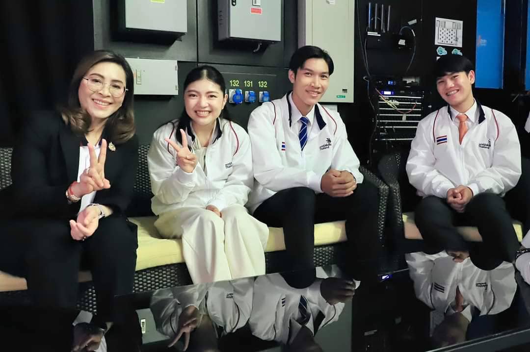 ตัวแทนเยาวชนของประเทศไทย สาขาการดูแลผู้สูงอายุและผู้ป่วย (Health and Social Care) ในการแข่งขันฝีมือแรงงานนานาชาติ ครั้งที่ 47 “WorldSkills Lyon 2024” เข้าร่วมถ่ายทอดสด “รายการสถานีประชาชน” ร่วมกับไทยพีบีเอส