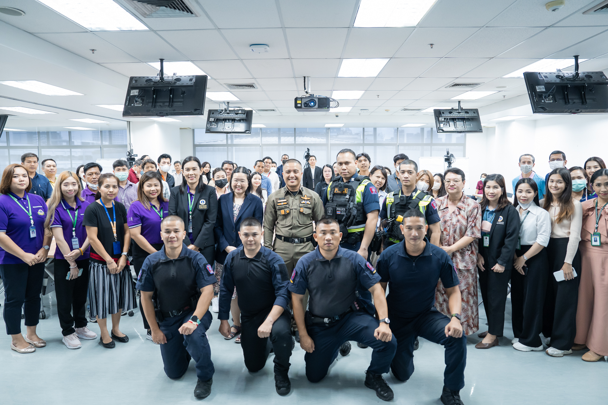 การอบรมเชิงปฏิบัติการ เรื่อง การจัดการ การตอบโต้สถานการณ์กราดยิง (Active Shooter) และจัดทำแผนความต่อเนื่องในการดำเนินงาน (BCP) พื้นที่พญาไท ประจำปีงบประมาณ พ.ศ. 2567 การอบรมเชิงปฏิบัติการ เรื่อง การจัดการ การตอบโต้สถานการณ์กราดยิง (Active Shooter) และจัดทำแผนความต่อเนื่องในการดำเนินงาน (BCP) พื้นที่พญาไท ประจำปีงบประมาณ พ.ศ. 2567