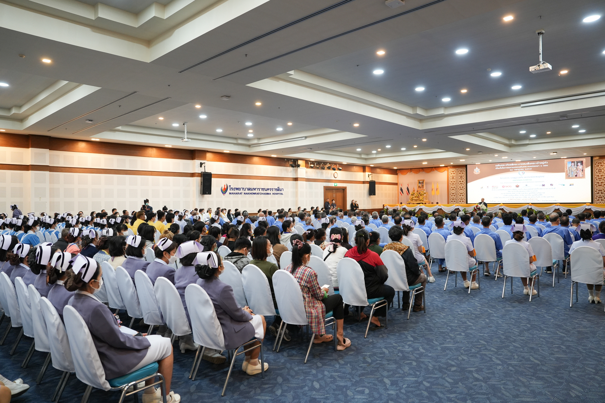 โครงการ “ราษฎรสุขใจ พลานามัยสมบูรณ์ แพทย์พระราชทาน” โดยสํานักงานทรัพย์สินพระมหากษัตริย์ ร่วมกับ คณะแพทยศาสตร์โรงพยาบาลรามาธิบดี มหาวิทยาลัยมหิดล และหน่วยงานภาคี ณ โรงพยาบาลมหาราชนครราชสีมา จังหวัดนครราชสีมา โครงการ “ราษฎรสุขใจ พลานามัยสมบูรณ์ แพทย์พระราชทาน” โดยสํานักงานทรัพย์สินพระมหากษัตริย์ ร่วมกับ คณะแพทยศาสตร์โรงพยาบาลรามาธิบดี มหาวิทยาลัยมหิดล และหน่วยงานภาคี ณ โรงพยาบาลมหาราชนครราชสีมา จังหวัดนครราชสีมา