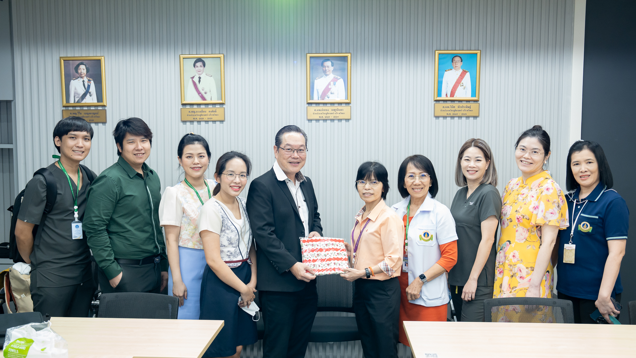 งานบรรยายพิเศษ หัวข้อ UPDATE IN THE PROGRESS OF MANAGEMENT OF STRESS URINARY INCONTINENCE