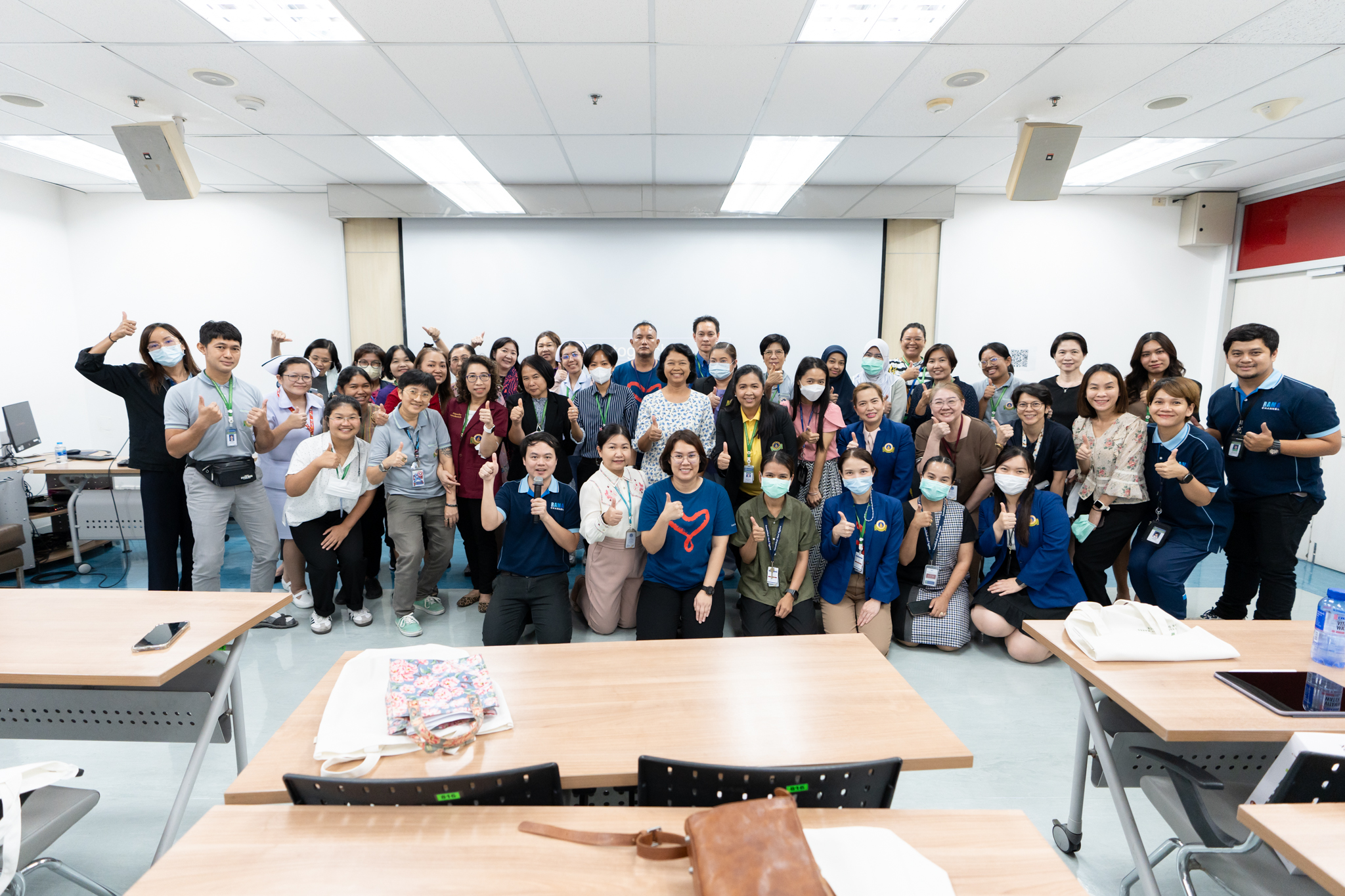 หน่วยช่างภาพ งานสื่อสารองค์กร คณะแพทยศาสตร์โรงพยาบาลรามาธิบดี มหาวิทยาลัยมหิดล จัดอบรม “เรื่องง่าย ๆ กับการถ่ายภาพด้วยกล้อง Smartphone” หน่วยช่างภาพ งานสื่อสารองค์กร คณะแพทยศาสตร์โรงพยาบาลรามาธิบดี มหาวิทยาลัยมหิดล จัดอบรม “เรื่องง่าย ๆ กับการถ่ายภาพด้วยกล้อง Smartphone”