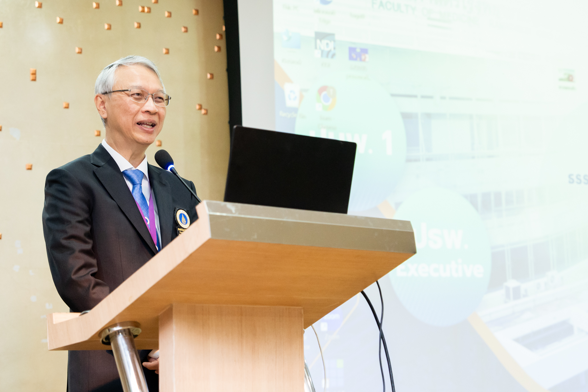 คณะนักศึกษาหลักสูตรประกาศนียบัตรผู้นำทางการแพทย์ รุ่นที่ 1 (ปนพ. 1) และหลักสูตรประกาศนียบัตรธรรมาภิบาลทางการแพทย์สำหรับผู้บริหารระดับสูง รุ่นพิเศษ 1 (ปธพ. Executive: ปธพ. X) คณะนักศึกษาหลักสูตรประกาศนียบัตรผู้นำทางการแพทย์ รุ่นที่ 1 (ปนพ. 1) และหลักสูตรประกาศนียบัตรธรรมาภิบาลทางการแพทย์สำหรับผู้บริหารระดับสูง รุ่นพิเศษ 1 (ปธพ. Executive: ปธพ. X)