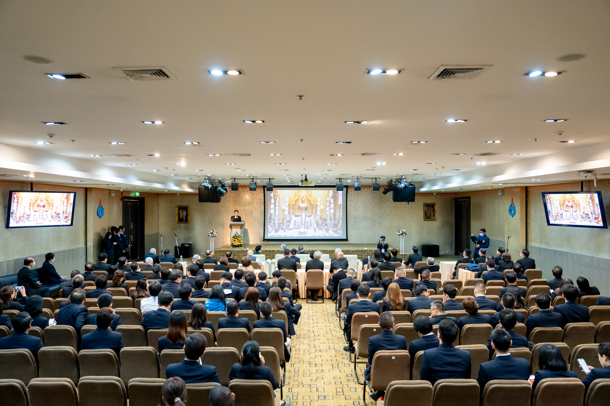 คณะนักศึกษาหลักสูตรประกาศนียบัตรผู้นำทางการแพทย์ รุ่นที่ 1 (ปนพ. 1) และหลักสูตรประกาศนียบัตรธรรมาภิบาลทางการแพทย์สำหรับผู้บริหารระดับสูง รุ่นพิเศษ 1 (ปธพ. Executive: ปธพ. X) คณะนักศึกษาหลักสูตรประกาศนียบัตรผู้นำทางการแพทย์ รุ่นที่ 1 (ปนพ. 1) และหลักสูตรประกาศนียบัตรธรรมาภิบาลทางการแพทย์สำหรับผู้บริหารระดับสูง รุ่นพิเศษ 1 (ปธพ. Executive: ปธพ. X)
