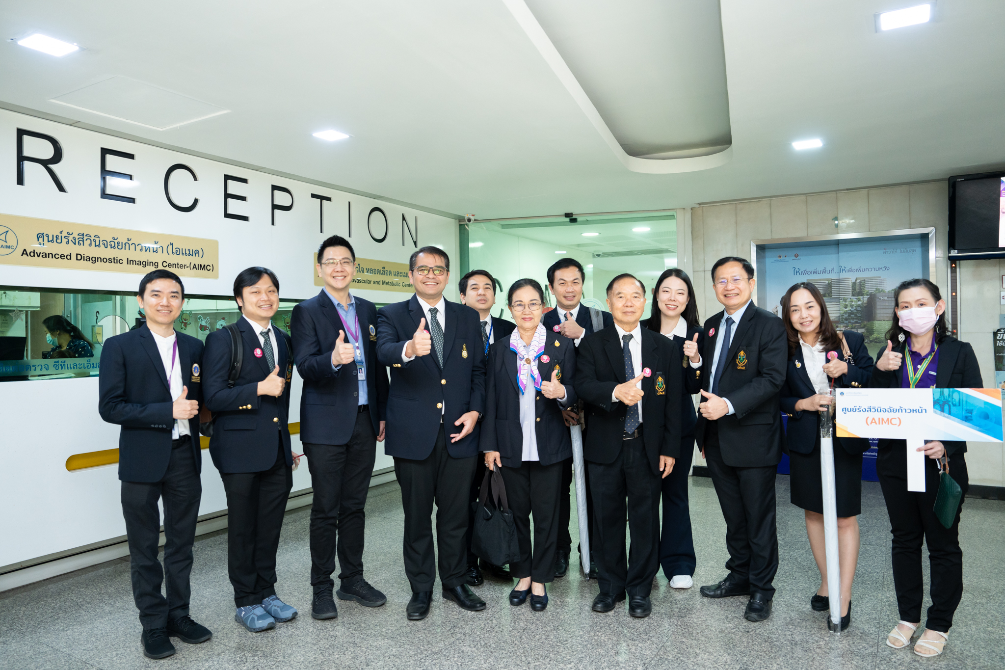 คณะนักศึกษาหลักสูตรประกาศนียบัตรผู้นำทางการแพทย์ รุ่นที่ 1 (ปนพ. 1) และหลักสูตรประกาศนียบัตรธรรมาภิบาลทางการแพทย์สำหรับผู้บริหารระดับสูง รุ่นพิเศษ 1 (ปธพ. Executive: ปธพ. X) คณะนักศึกษาหลักสูตรประกาศนียบัตรผู้นำทางการแพทย์ รุ่นที่ 1 (ปนพ. 1) และหลักสูตรประกาศนียบัตรธรรมาภิบาลทางการแพทย์สำหรับผู้บริหารระดับสูง รุ่นพิเศษ 1 (ปธพ. Executive: ปธพ. X)
