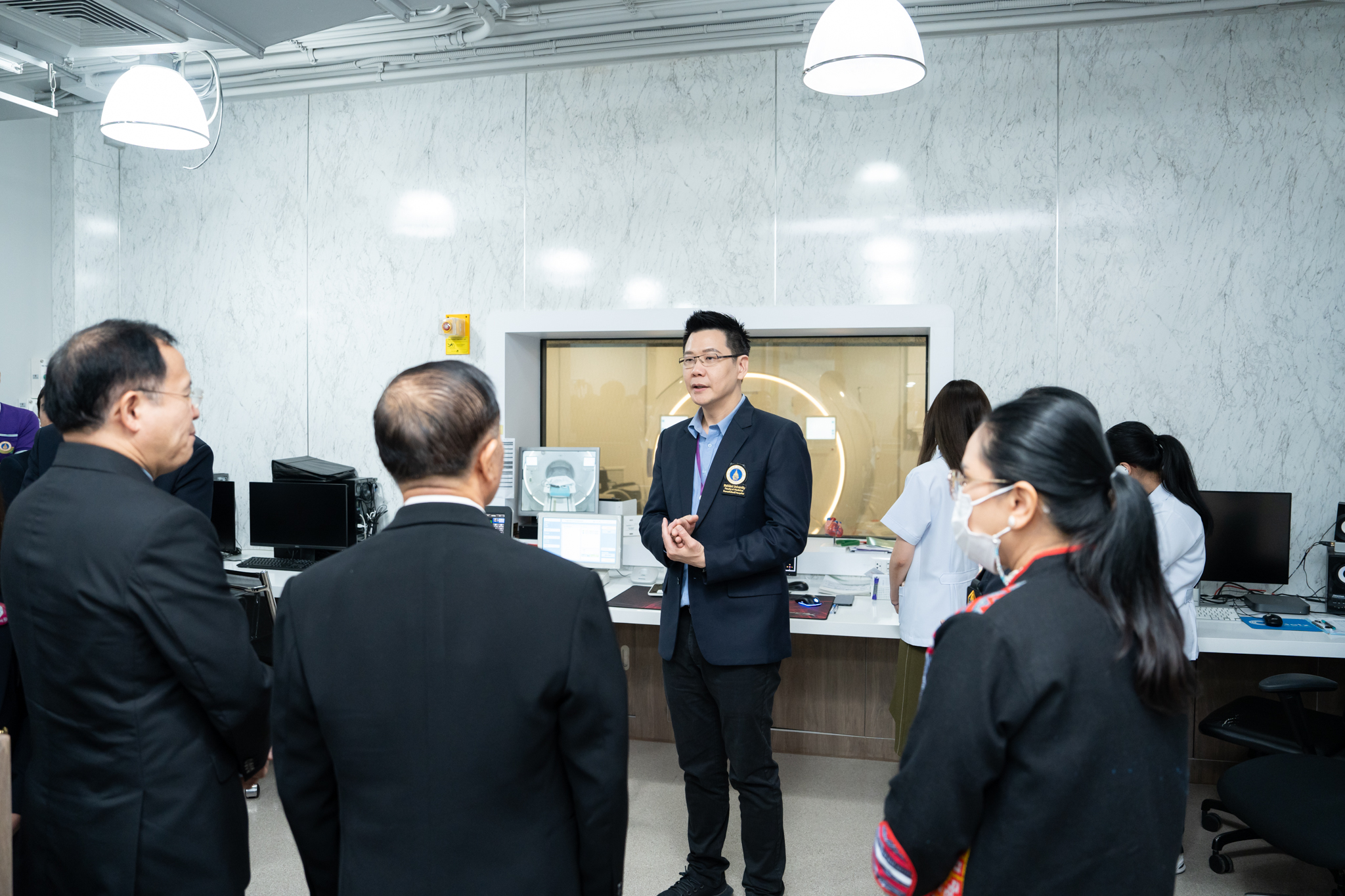 คณะนักศึกษาหลักสูตรประกาศนียบัตรผู้นำทางการแพทย์ รุ่นที่ 1 (ปนพ. 1) และหลักสูตรประกาศนียบัตรธรรมาภิบาลทางการแพทย์สำหรับผู้บริหารระดับสูง รุ่นพิเศษ 1 (ปธพ. Executive: ปธพ. X) คณะนักศึกษาหลักสูตรประกาศนียบัตรผู้นำทางการแพทย์ รุ่นที่ 1 (ปนพ. 1) และหลักสูตรประกาศนียบัตรธรรมาภิบาลทางการแพทย์สำหรับผู้บริหารระดับสูง รุ่นพิเศษ 1 (ปธพ. Executive: ปธพ. X)