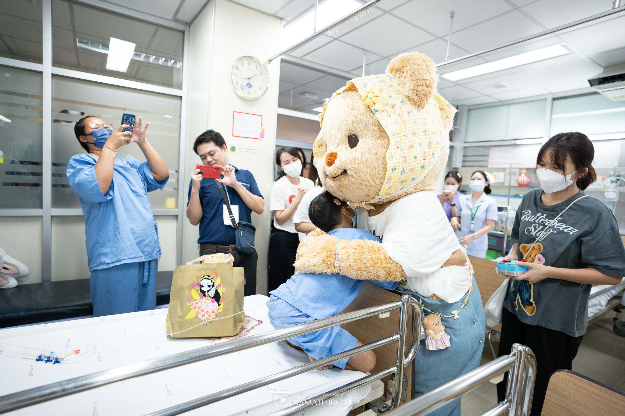 “น้องหมีเนย” BUTTER BEAR เยี่ยมให้กำลังใจผู้ป่วยเด็ก รพ.รามาธิบดี “น้องหมีเนย” BUTTER BEAR เยี่ยมให้กำลังใจผู้ป่วยเด็ก รพ.รามาธิบดี