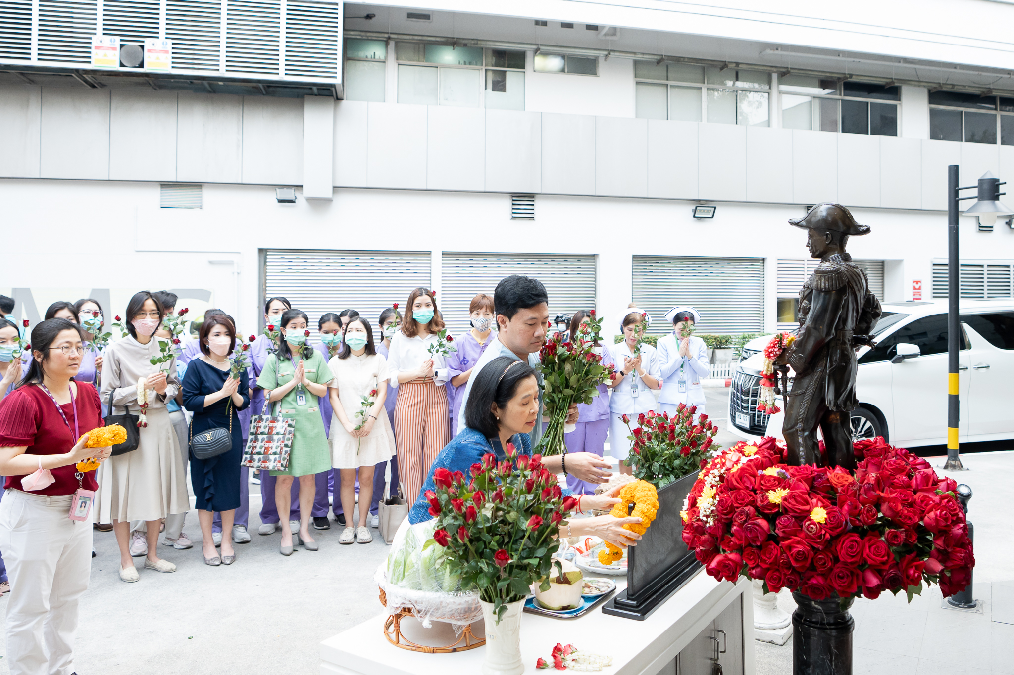 งานทันตกรรม คณะแพทยศาสตร์โรงพยาบาลรามาธิบดี มหาวิทยาลัยมหิดล จัดพิธีกราบสักการะศาลกรมหลวงชุมพรเขตอุดมศักดิ์ และทำบุญพระสงฆ์ งานทันตกรรม คณะแพทยศาสตร์โรงพยาบาลรามาธิบดี มหาวิทยาลัยมหิดล จัดพิธีกราบสักการะศาลกรมหลวงชุมพรเขตอุดมศักดิ์ และทำบุญพระสงฆ์