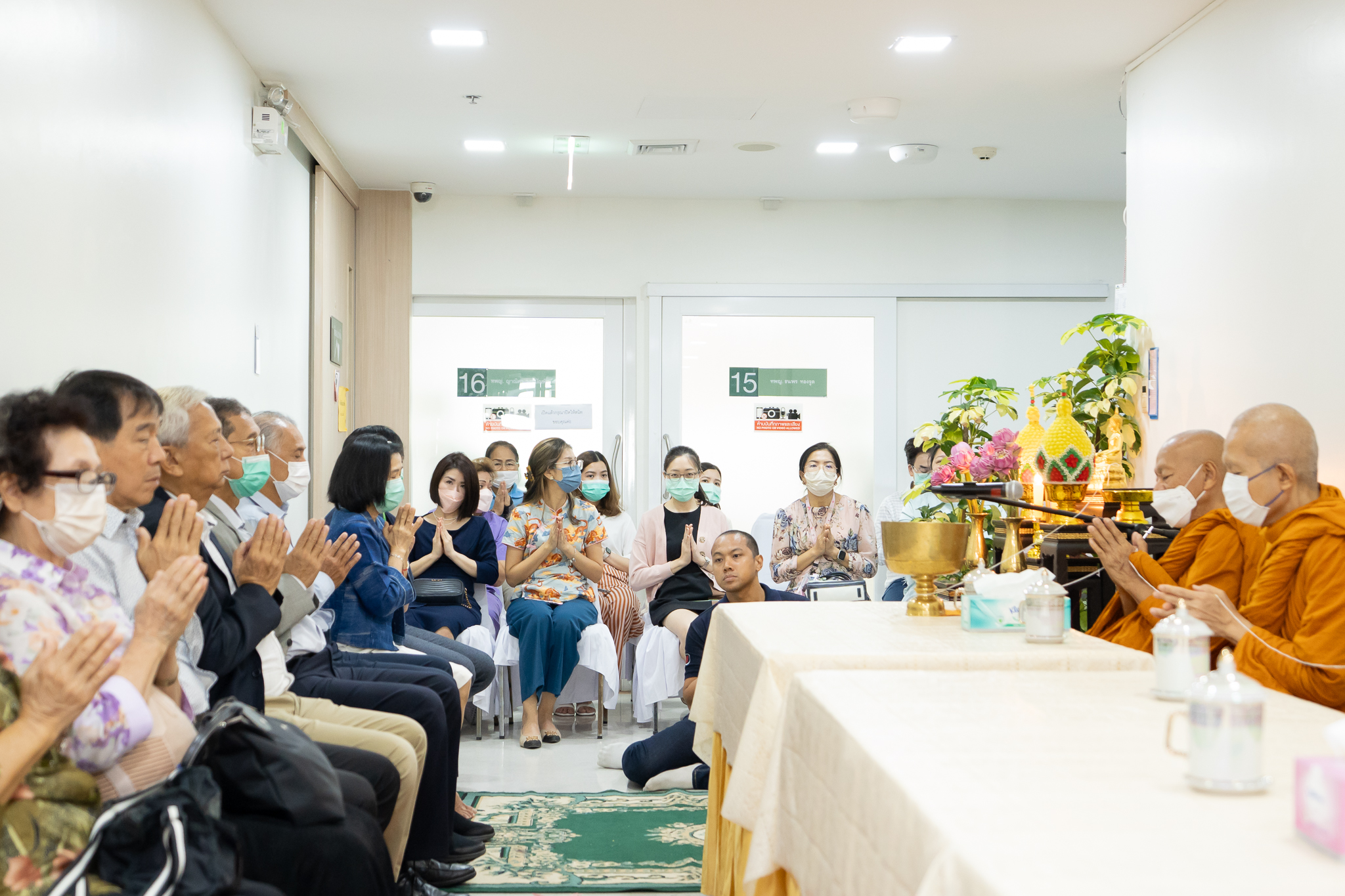 งานทันตกรรม คณะแพทยศาสตร์โรงพยาบาลรามาธิบดี มหาวิทยาลัยมหิดล จัดพิธีกราบสักการะศาลกรมหลวงชุมพรเขตอุดมศักดิ์ และทำบุญพระสงฆ์ งานทันตกรรม คณะแพทยศาสตร์โรงพยาบาลรามาธิบดี มหาวิทยาลัยมหิดล จัดพิธีกราบสักการะศาลกรมหลวงชุมพรเขตอุดมศักดิ์ และทำบุญพระสงฆ์