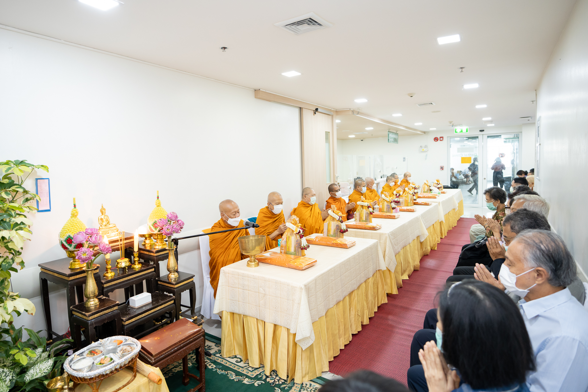 งานทันตกรรม คณะแพทยศาสตร์โรงพยาบาลรามาธิบดี มหาวิทยาลัยมหิดล จัดพิธีกราบสักการะศาลกรมหลวงชุมพรเขตอุดมศักดิ์ และทำบุญพระสงฆ์ งานทันตกรรม คณะแพทยศาสตร์โรงพยาบาลรามาธิบดี มหาวิทยาลัยมหิดล จัดพิธีกราบสักการะศาลกรมหลวงชุมพรเขตอุดมศักดิ์ และทำบุญพระสงฆ์