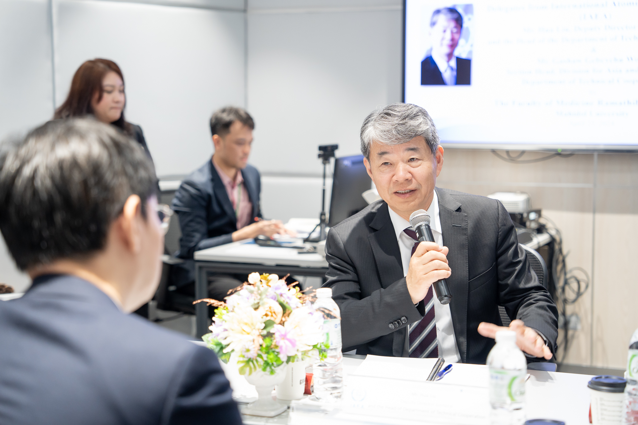 ให้การต้อนรับผู้แทนจากทบวงการพลังงานปรมาณูระหว่างประเทศ ให้การต้อนรับผู้แทนจากทบวงการพลังงานปรมาณูระหว่างประเทศ