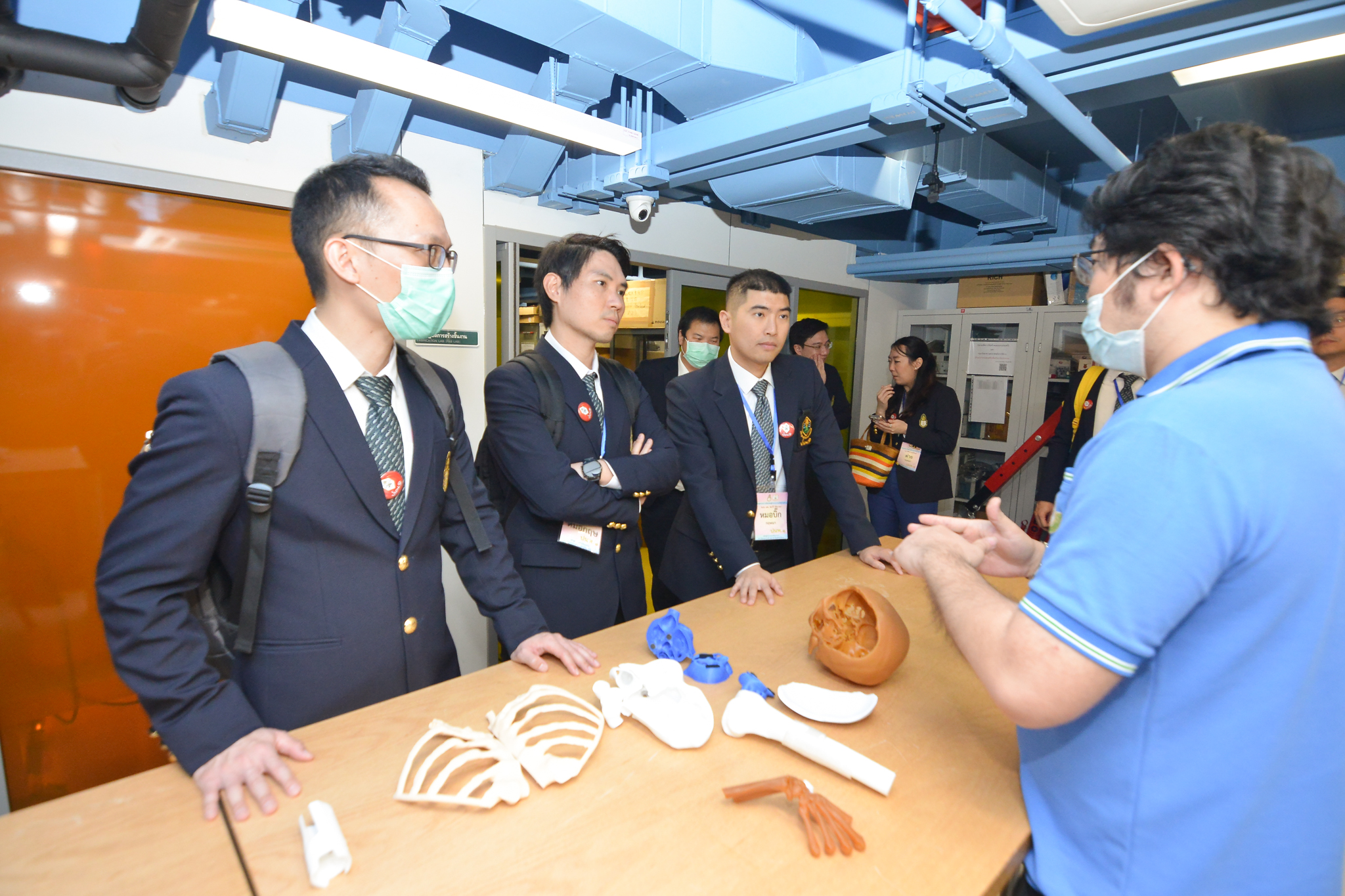 คณะนักศึกษาหลักสูตรประกาศนียบัตรผู้นำทางการแพทย์ รุ่นที่ 1 (ปนพ. 1) และหลักสูตรประกาศนียบัตรธรรมาภิบาลทางการแพทย์สำหรับผู้บริหารระดับสูง รุ่นพิเศษ 1 (ปธพ. Executive: ปธพ. X) คณะนักศึกษาหลักสูตรประกาศนียบัตรผู้นำทางการแพทย์ รุ่นที่ 1 (ปนพ. 1) และหลักสูตรประกาศนียบัตรธรรมาภิบาลทางการแพทย์สำหรับผู้บริหารระดับสูง รุ่นพิเศษ 1 (ปธพ. Executive: ปธพ. X)