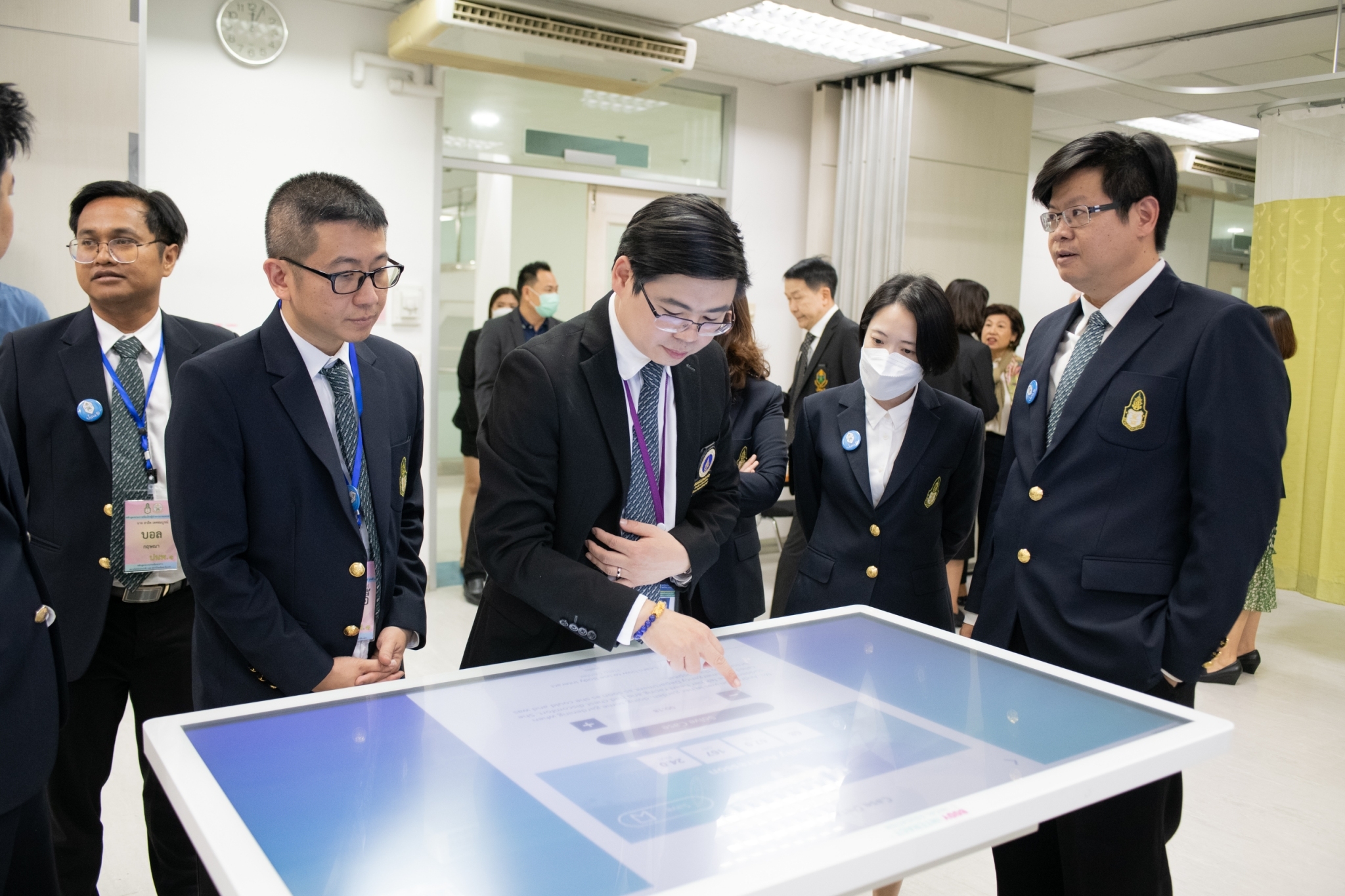 คณะนักศึกษาหลักสูตรประกาศนียบัตรผู้นำทางการแพทย์ รุ่นที่ 1 (ปนพ. 1) และหลักสูตรประกาศนียบัตรธรรมาภิบาลทางการแพทย์สำหรับผู้บริหารระดับสูง รุ่นพิเศษ 1 (ปธพ. Executive: ปธพ. X) คณะนักศึกษาหลักสูตรประกาศนียบัตรผู้นำทางการแพทย์ รุ่นที่ 1 (ปนพ. 1) และหลักสูตรประกาศนียบัตรธรรมาภิบาลทางการแพทย์สำหรับผู้บริหารระดับสูง รุ่นพิเศษ 1 (ปธพ. Executive: ปธพ. X)