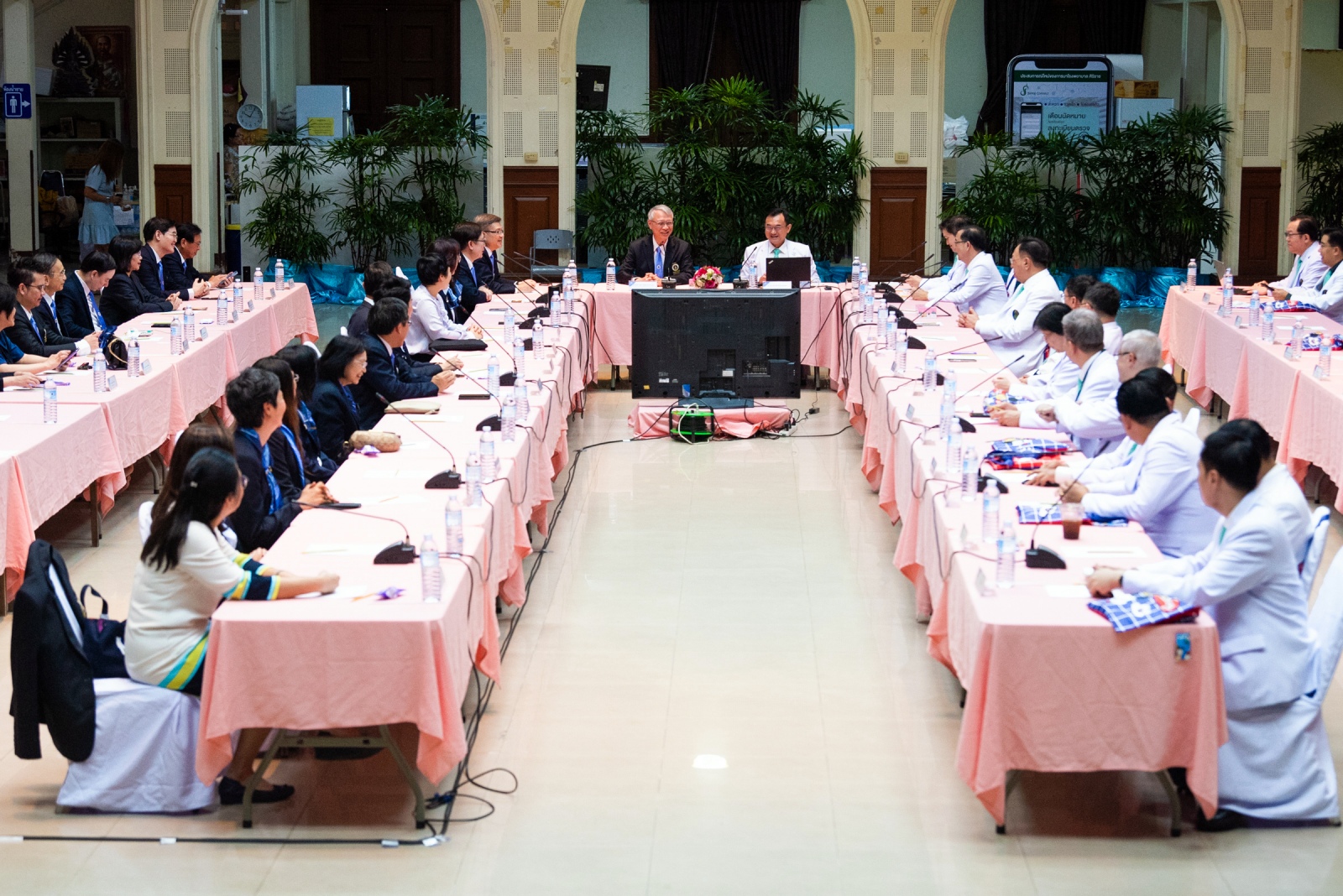 คณะผู้บริหารคณะแพทยศาสตร์โรงพยาบาลรามาธิบดีเยี่ยมเยือนคณะแพทยศาสตร์ศิริราชพยาบาล คณะผู้บริหารคณะแพทยศาสตร์โรงพยาบาลรามาธิบดีเยี่ยมเยือนคณะแพทยศาสตร์ศิริราชพยาบาล