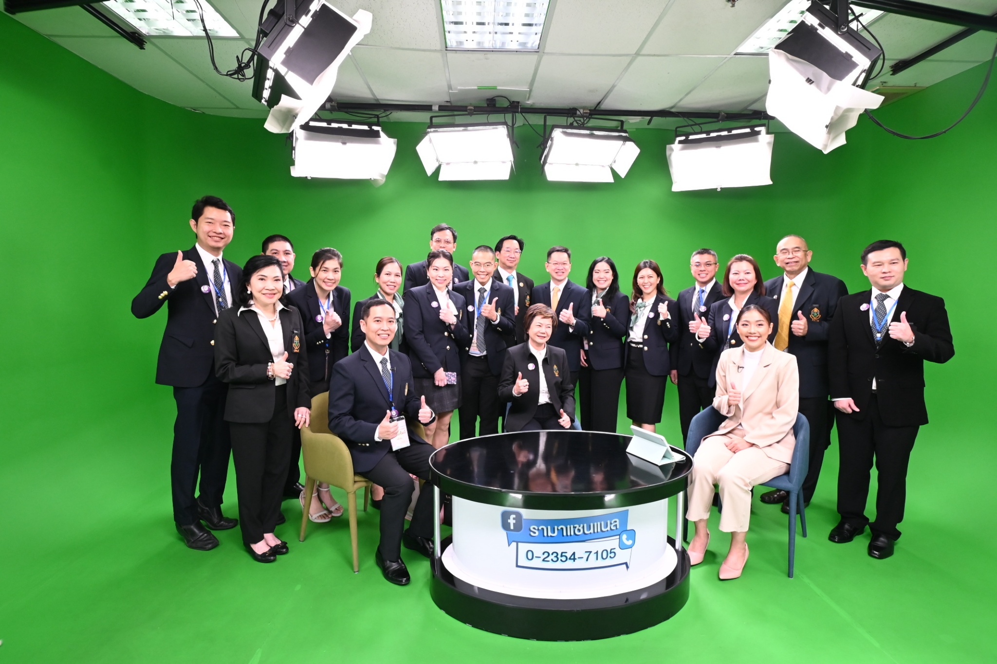 คณะนักศึกษาหลักสูตรประกาศนียบัตรผู้นำทางการแพทย์ รุ่นที่ 1 (ปนพ. 1) และหลักสูตรประกาศนียบัตรธรรมาภิบาลทางการแพทย์สำหรับผู้บริหารระดับสูง รุ่นพิเศษ 1 (ปธพ. Executive: ปธพ. X) คณะนักศึกษาหลักสูตรประกาศนียบัตรผู้นำทางการแพทย์ รุ่นที่ 1 (ปนพ. 1) และหลักสูตรประกาศนียบัตรธรรมาภิบาลทางการแพทย์สำหรับผู้บริหารระดับสูง รุ่นพิเศษ 1 (ปธพ. Executive: ปธพ. X)