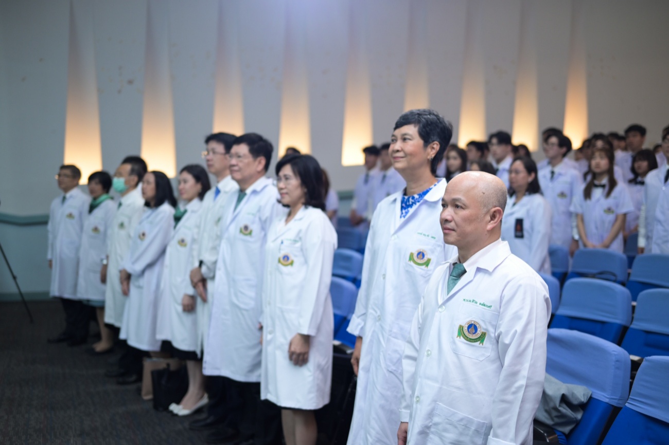 งานปฐมนิเทศและพิธีมอบเสื้อกาวน์ รับศิษย์แพทย์รามาธิบดี รุ่น 57 สู่ชั้นคลินิก งานปฐมนิเทศและพิธีมอบเสื้อกาวน์ รับศิษย์แพทย์รามาธิบดี รุ่น 57 สู่ชั้นคลินิก