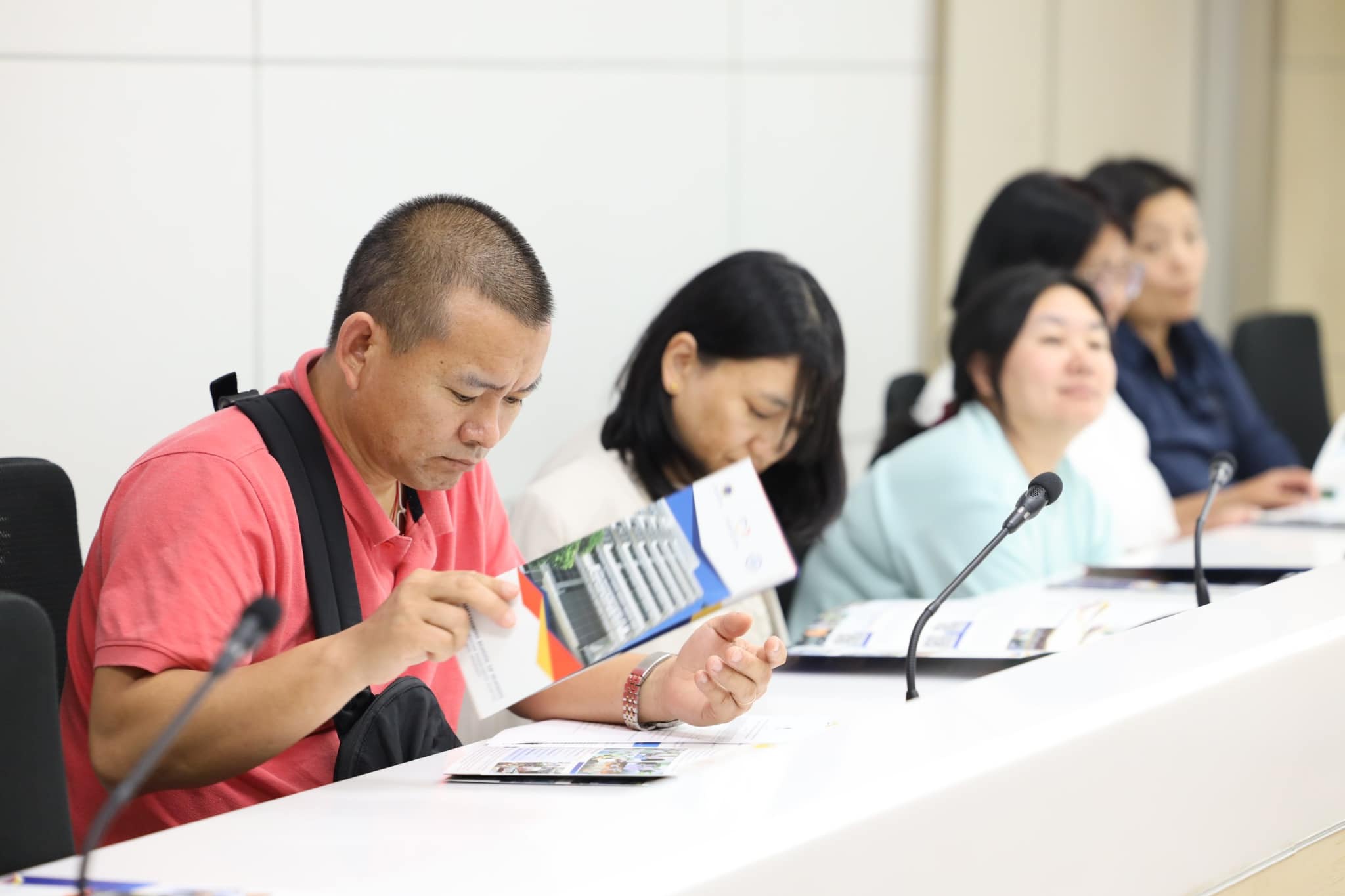 คณะผู้บริหาร โรงเรียนพยาบาลรามาธิบดี ให้การต้อนรับ คณะผู้บริหาร จาก Faculty of Nursing and Public Health, Khesar Gyalpo University of Medical Sciences of Bhutan ราชอาณาจักรภูฏาน คณะผู้บริหาร โรงเรียนพยาบาลรามาธิบดี ให้การต้อนรับ คณะผู้บริหาร จาก Faculty of Nursing and Public Health, Khesar Gyalpo University of Medical Sciences of Bhutan ราชอาณาจักรภูฏาน