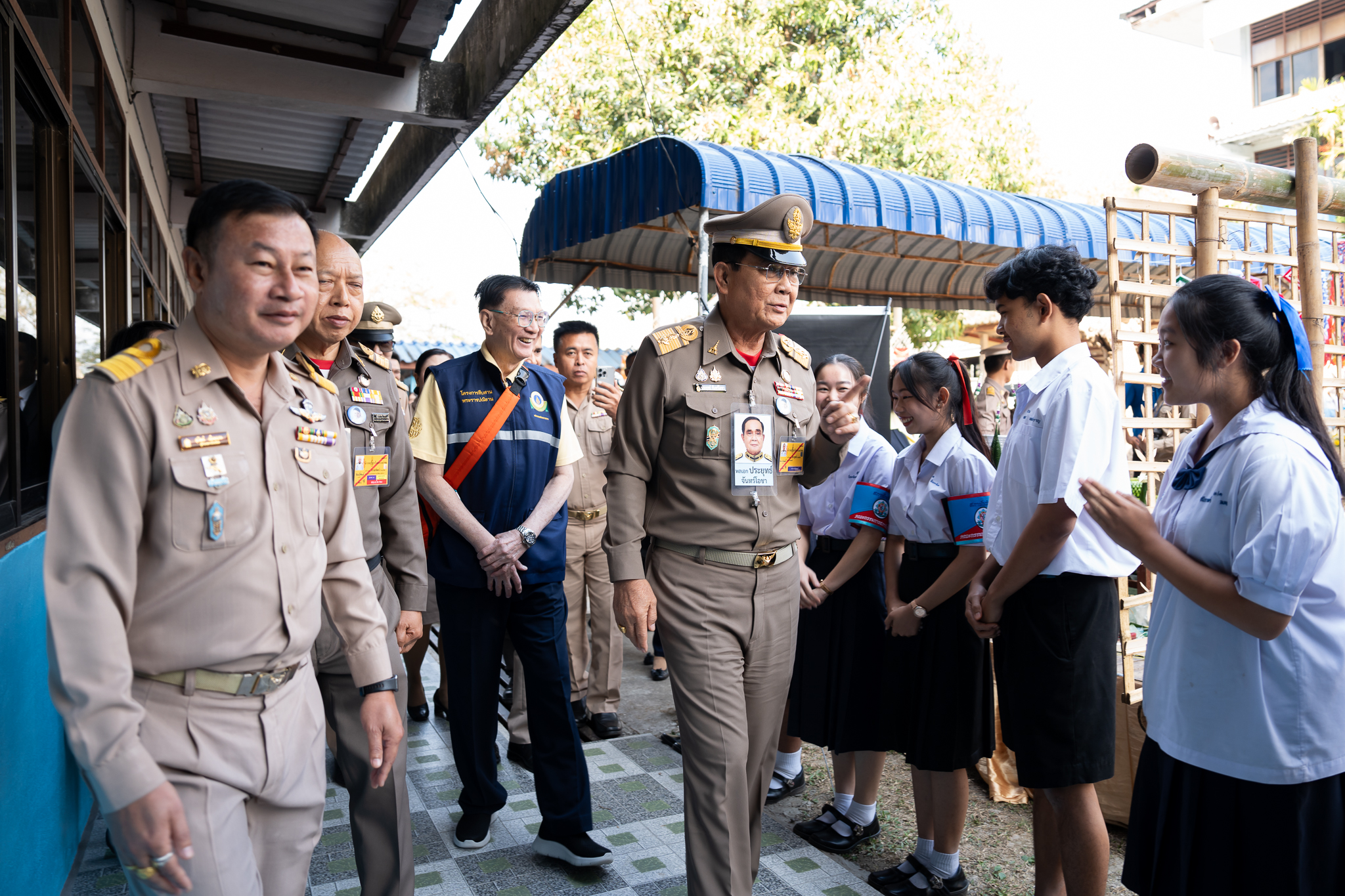 คณะแพทยศาสตร์โรงพยาบาลรามาธิบดี มหาวิทยาลัยมหิดล ร่วมกับ สำนักงานองคมนตรี ออกหน่วยแพทย์เคลื่อนที่ ในโครงการ “สืบสานพระราชปณิธาน” ครั้งที่ 16 ณ โรงเรียนบ้านหลวง ตำบลป่าคาหลวง อำเภอบ้านหลวง จังหวัดน่าน คณะแพทยศาสตร์โรงพยาบาลรามาธิบดี มหาวิทยาลัยมหิดล ร่วมกับ สำนักงานองคมนตรี ออกหน่วยแพทย์เคลื่อนที่ ในโครงการ “สืบสานพระราชปณิธาน” ครั้งที่ 16 ณ โรงเรียนบ้านหลวง ตำบลป่าคาหลวง อำเภอบ้านหลวง จังหวัดน่าน