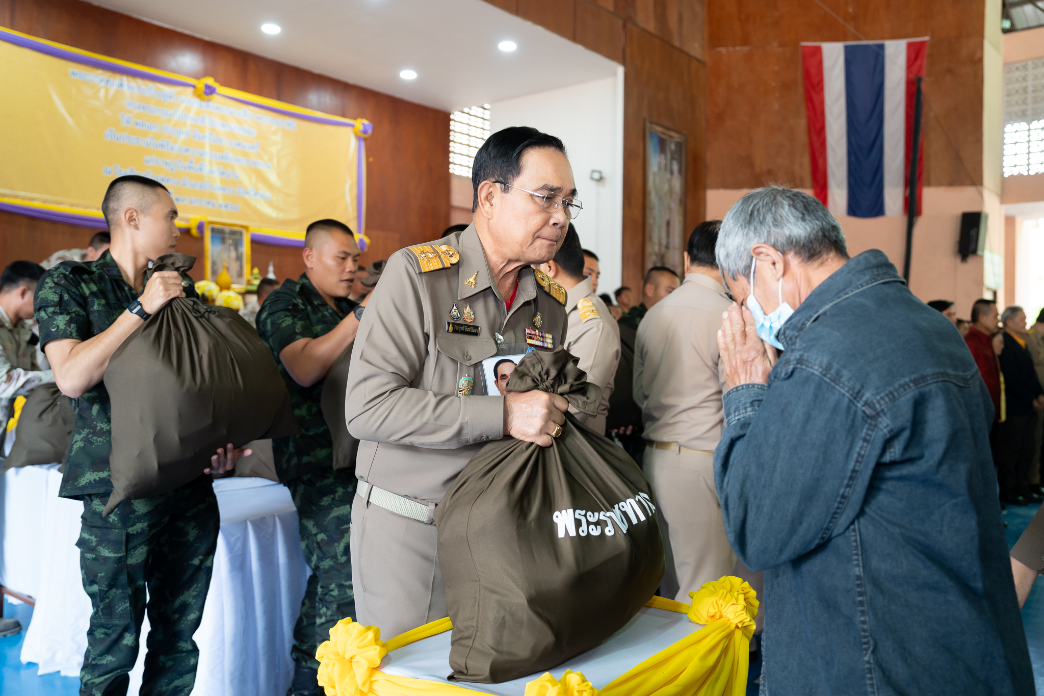 คณะแพทยศาสตร์โรงพยาบาลรามาธิบดี มหาวิทยาลัยมหิดล ร่วมกับ สำนักงานองคมนตรี ออกหน่วยแพทย์เคลื่อนที่ ในโครงการ “สืบสานพระราชปณิธาน” ครั้งที่ 16 ณ โรงเรียนบ้านหลวง ตำบลป่าคาหลวง อำเภอบ้านหลวง จังหวัดน่าน คณะแพทยศาสตร์โรงพยาบาลรามาธิบดี มหาวิทยาลัยมหิดล ร่วมกับ สำนักงานองคมนตรี ออกหน่วยแพทย์เคลื่อนที่ ในโครงการ “สืบสานพระราชปณิธาน” ครั้งที่ 16 ณ โรงเรียนบ้านหลวง ตำบลป่าคาหลวง อำเภอบ้านหลวง จังหวัดน่าน