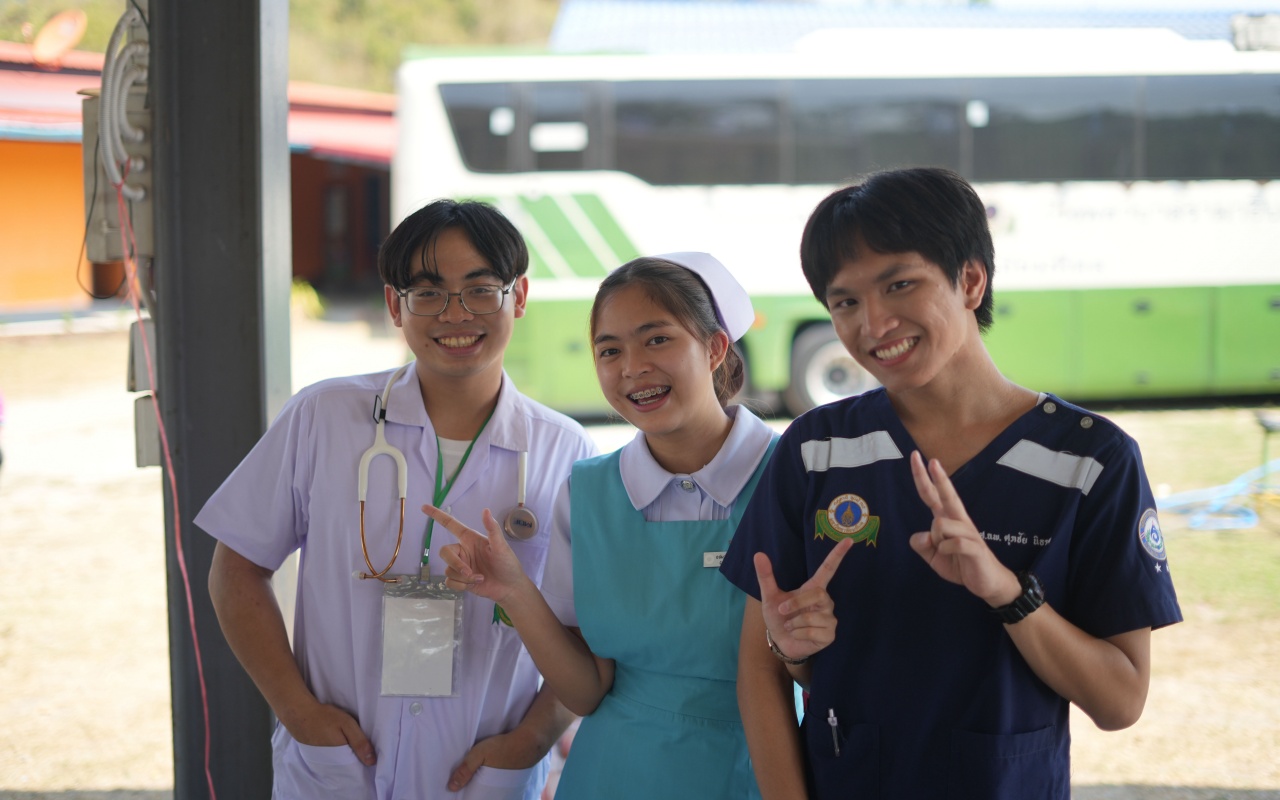 โครงการ “ค่ายตะวันยิ้ม