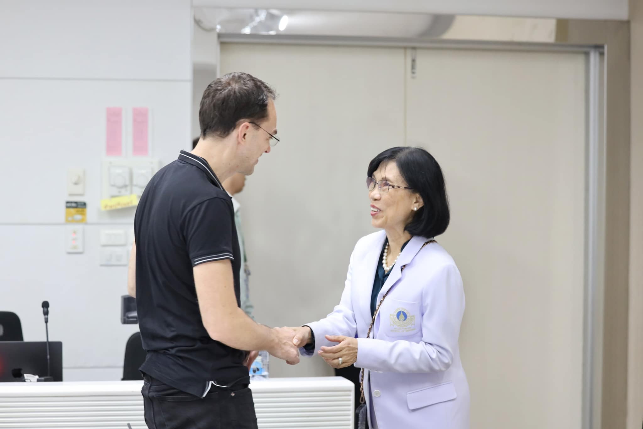 ผู้บริหาร คณาจารย์ และบุคลากรโรงเรียนพยาบาลรามาธิบดี ร่วมต้อนรับ ผู้บริหาร และนักศึกษาจาก Faculty of Health Sciences, University of Maribor, Slovenia ผู้บริหาร คณาจารย์ และบุคลากรโรงเรียนพยาบาลรามาธิบดี ร่วมต้อนรับ ผู้บริหาร และนักศึกษาจาก Faculty of Health Sciences, University of Maribor, Slovenia