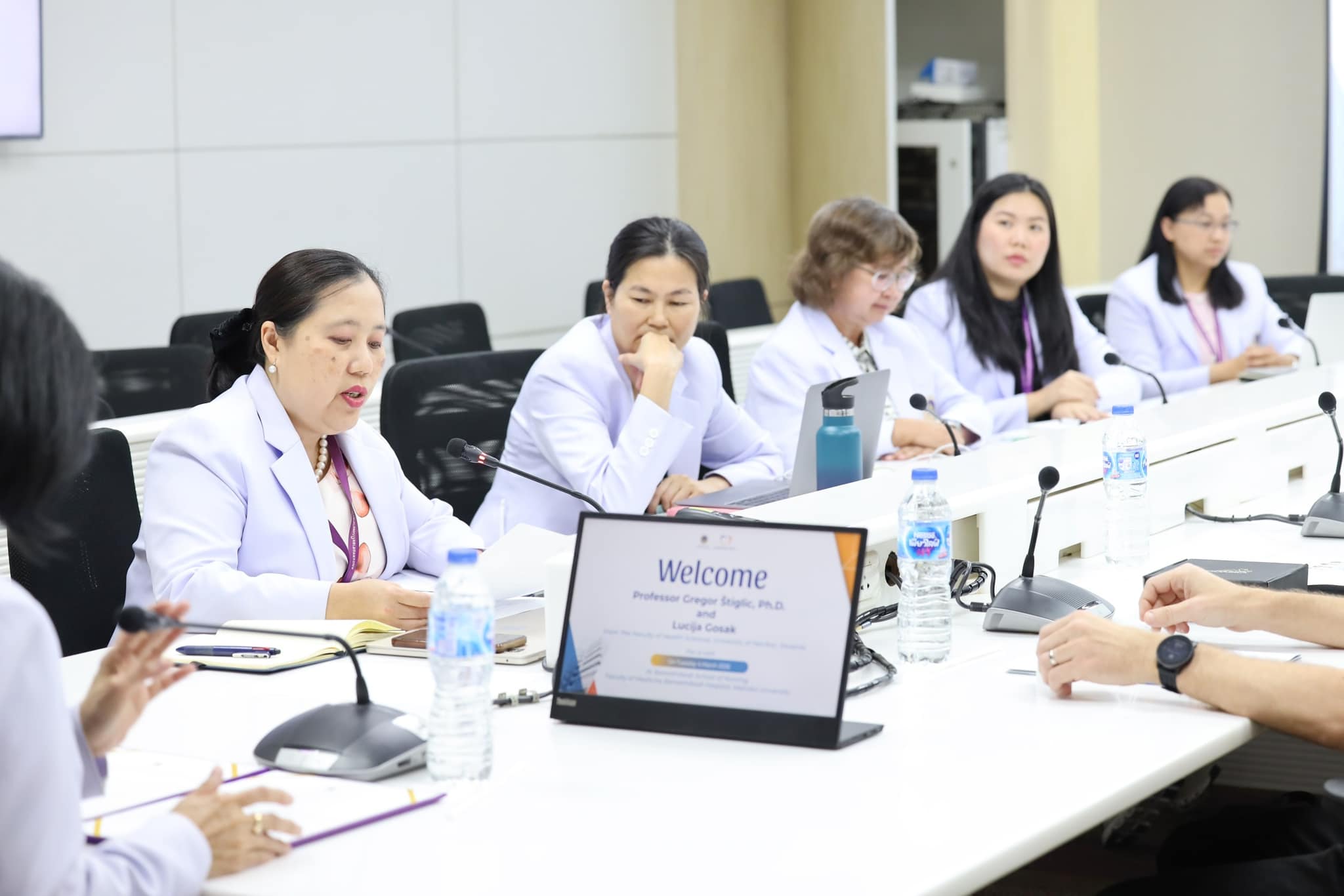 ผู้บริหาร คณาจารย์ และบุคลากรโรงเรียนพยาบาลรามาธิบดี ร่วมต้อนรับ ผู้บริหาร และนักศึกษาจาก Faculty of Health Sciences, University of Maribor, Slovenia ผู้บริหาร คณาจารย์ และบุคลากรโรงเรียนพยาบาลรามาธิบดี ร่วมต้อนรับ ผู้บริหาร และนักศึกษาจาก Faculty of Health Sciences, University of Maribor, Slovenia